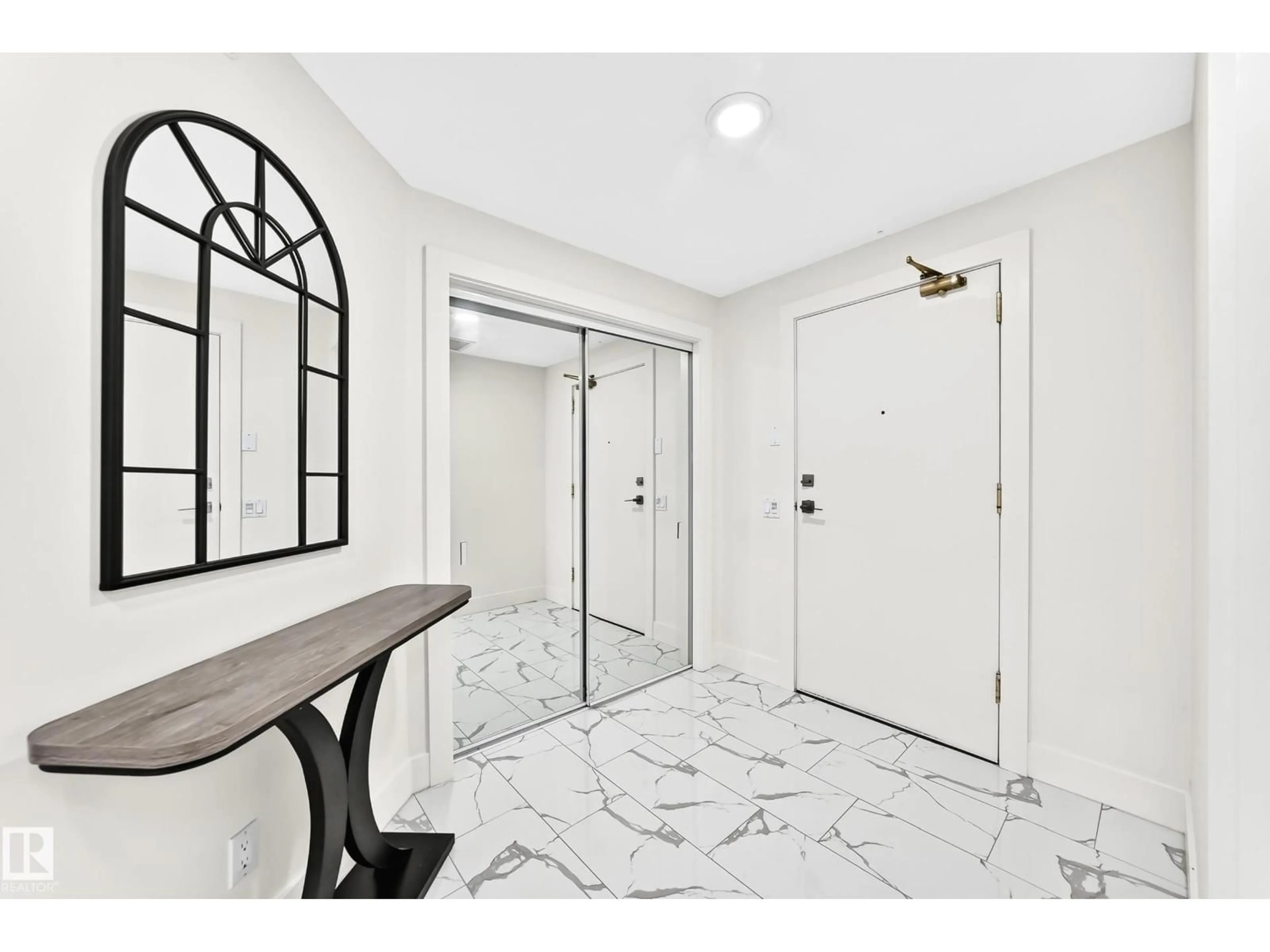 Indoor entryway for 308 11650 79 AVENUE AVENUE, Edmonton Alberta T6G0P7