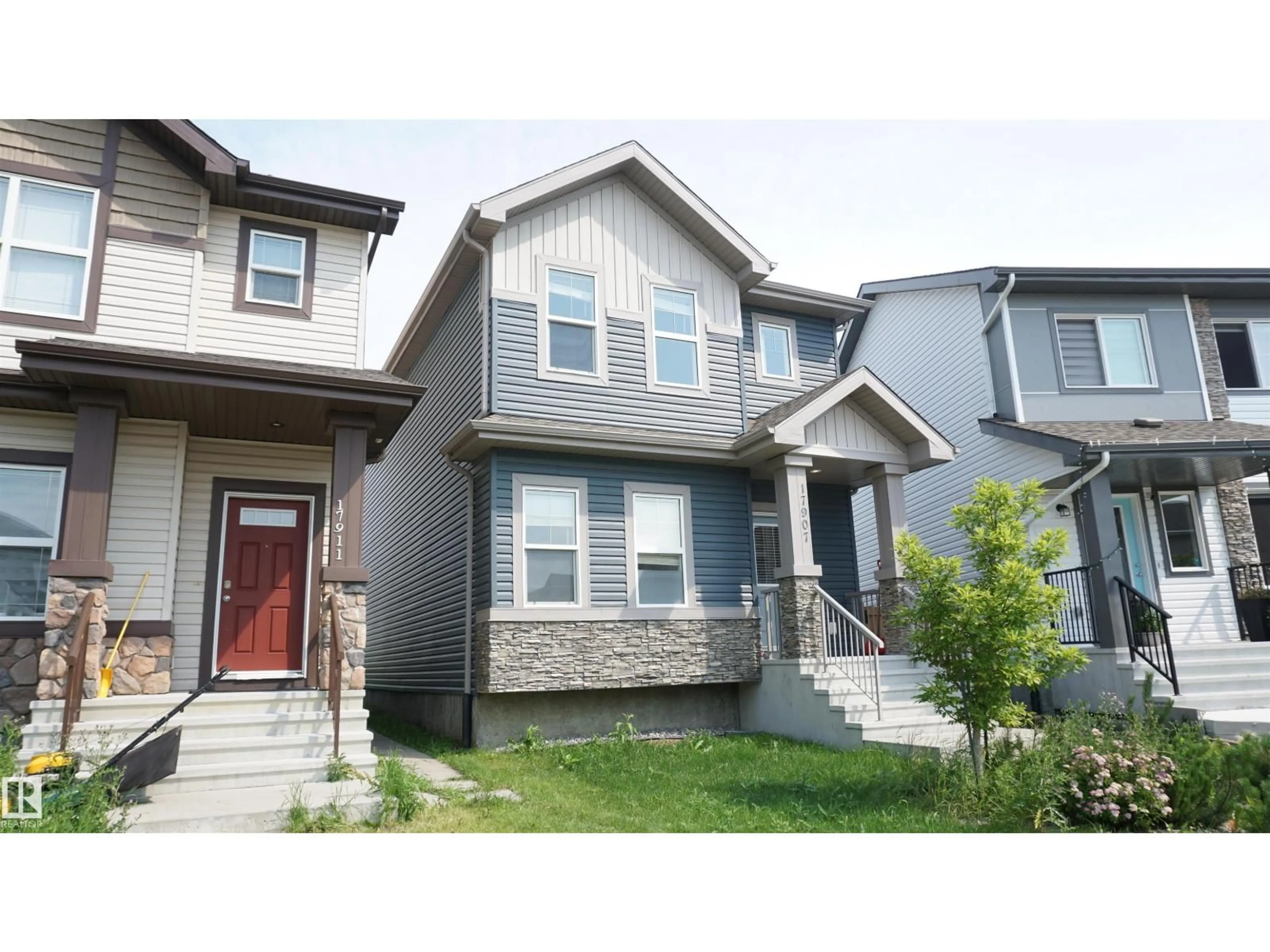 Home with vinyl exterior material, street for 17907 62 ST NW, Edmonton Alberta T5Y3Z4