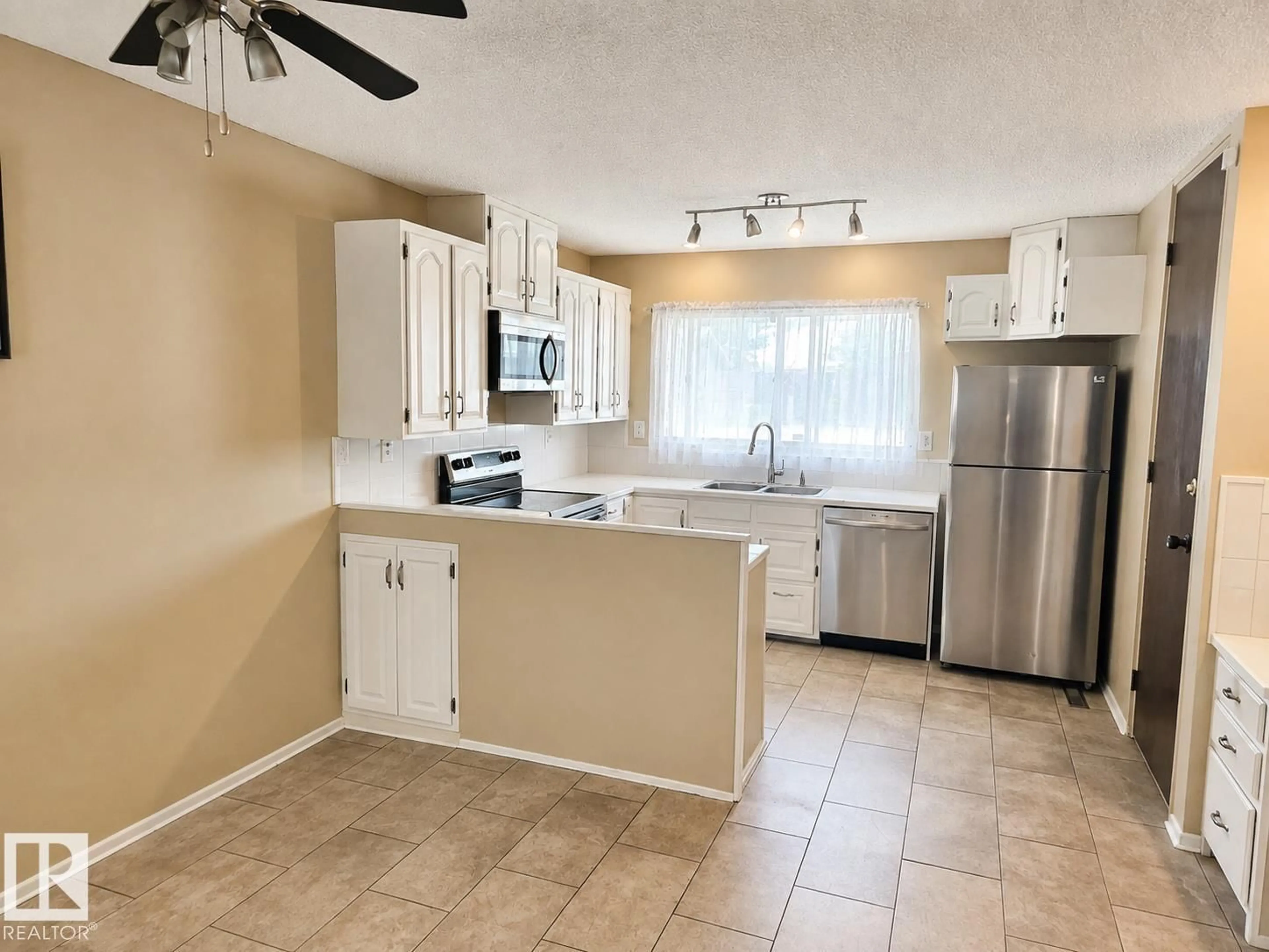 Standard kitchen, ceramic/tile floor for 7812 144 AV, Edmonton Alberta T5C2S1
