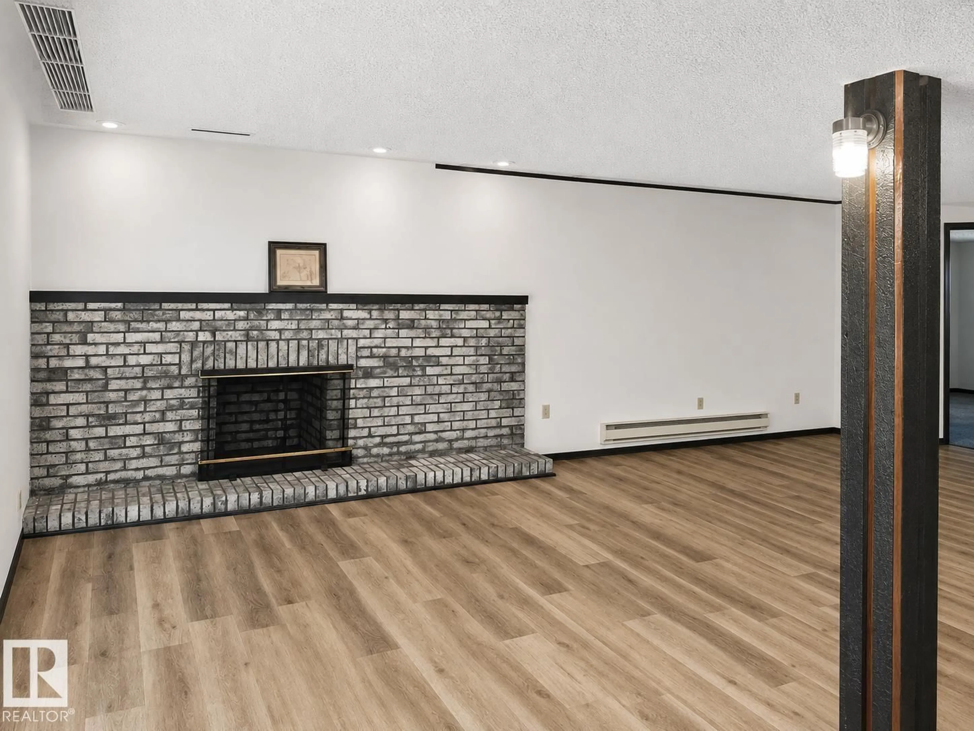 A pic of a room for 7812 144 AV, Edmonton Alberta T5C2S1