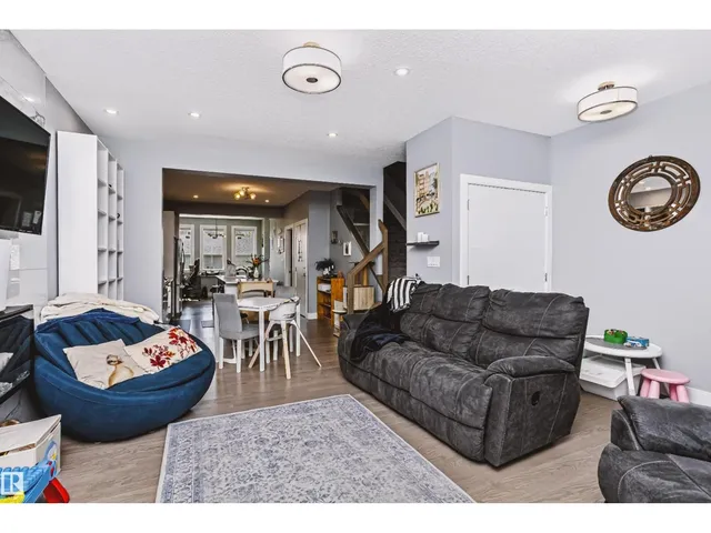 11305 79 AV, Edmonton 5