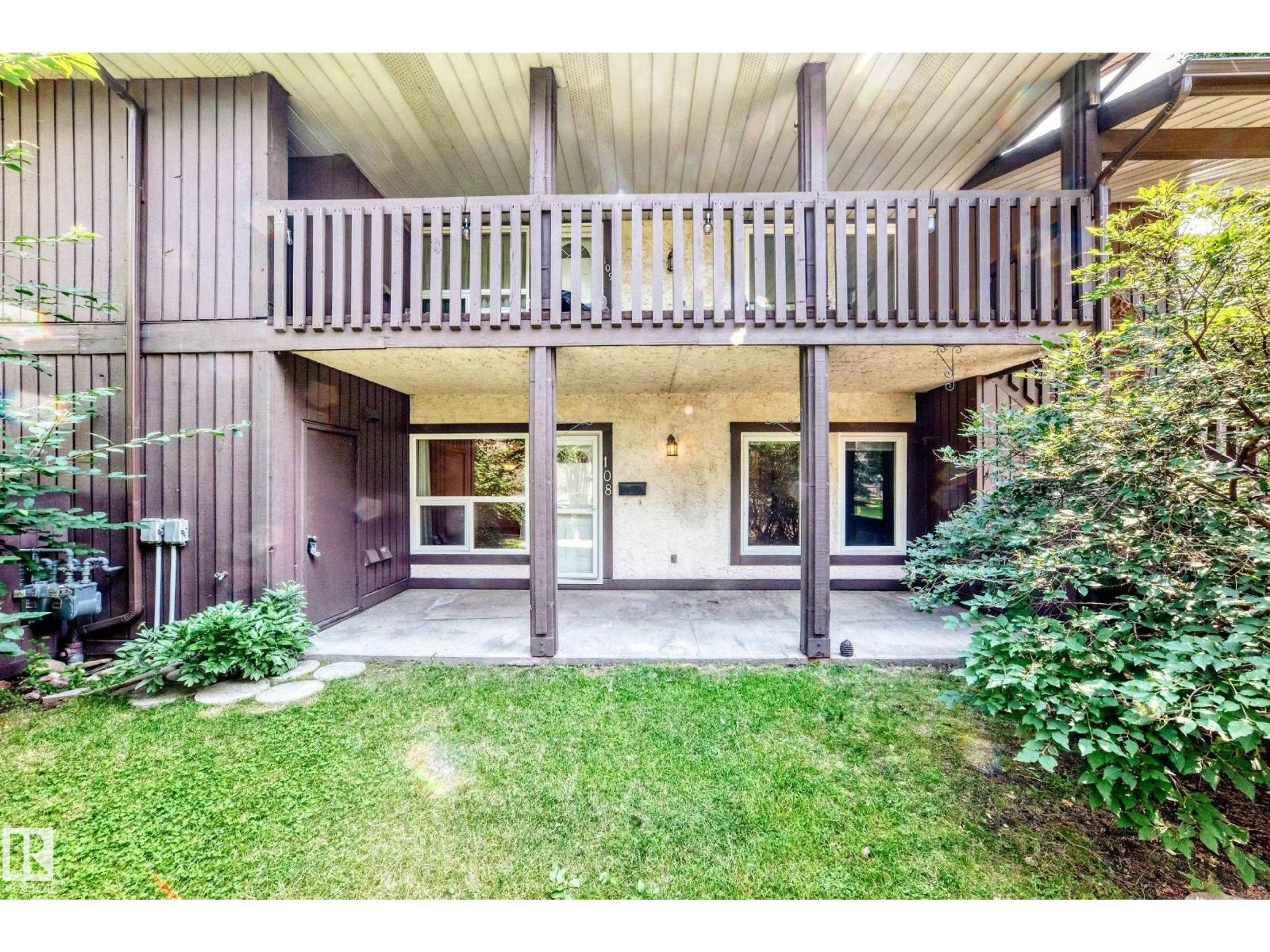 Patio, unknown for 108 SURREY GARDENS GD, Edmonton Alberta T5T1Z3