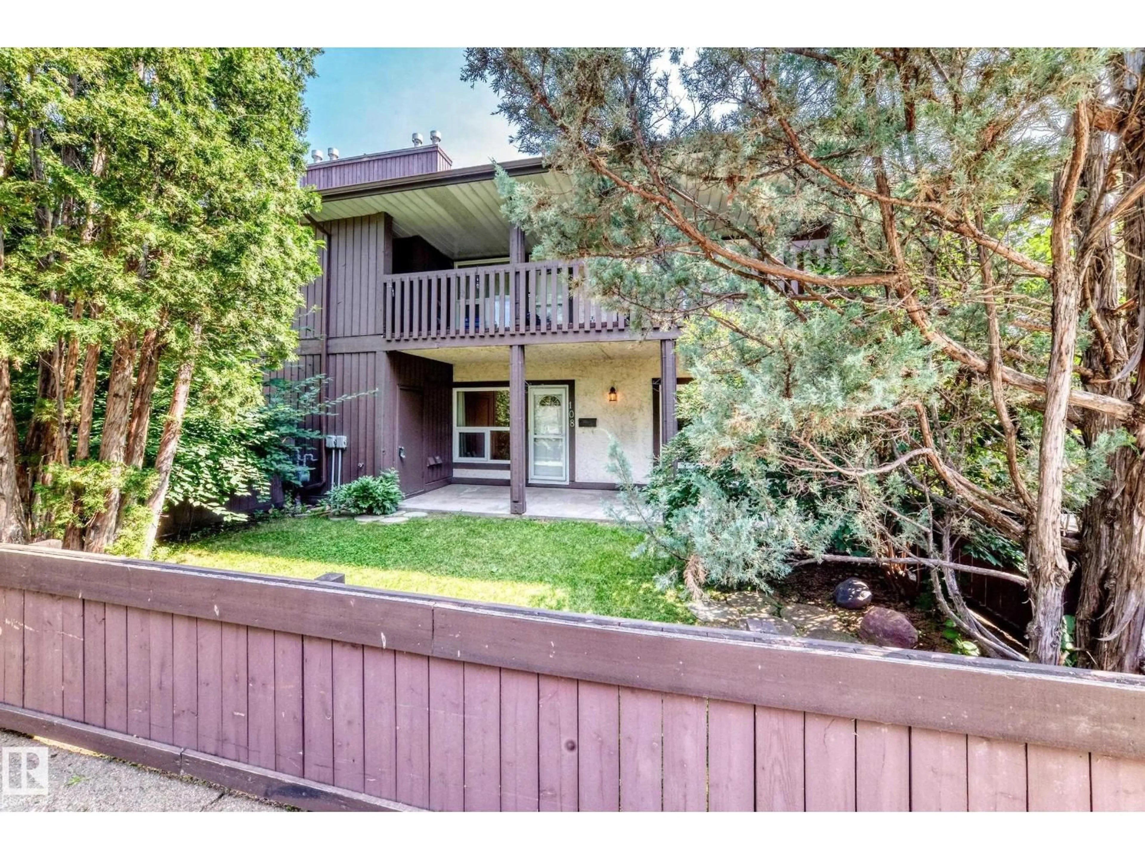Patio, unknown for 108 SURREY GARDENS GD, Edmonton Alberta T5T1Z3
