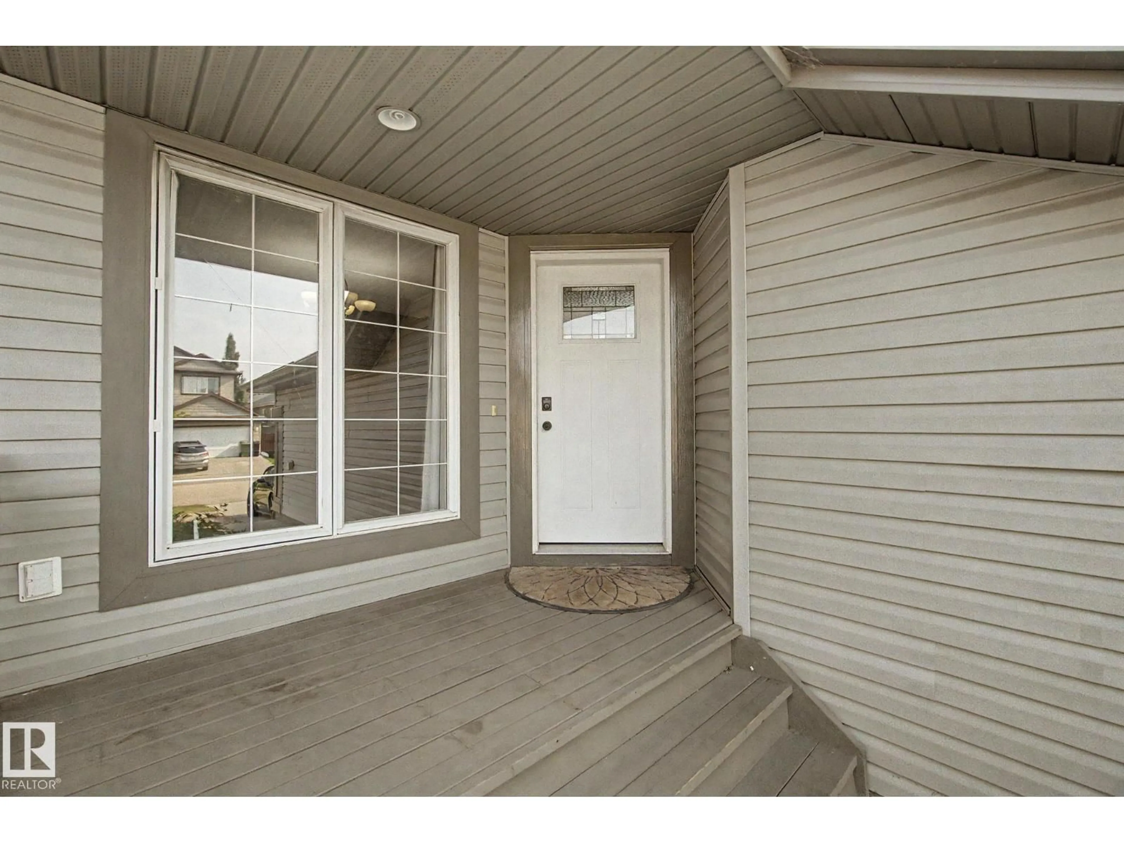 Indoor entryway for 5 CYPRESS LI, Fort Saskatchewan Alberta T8L0H2