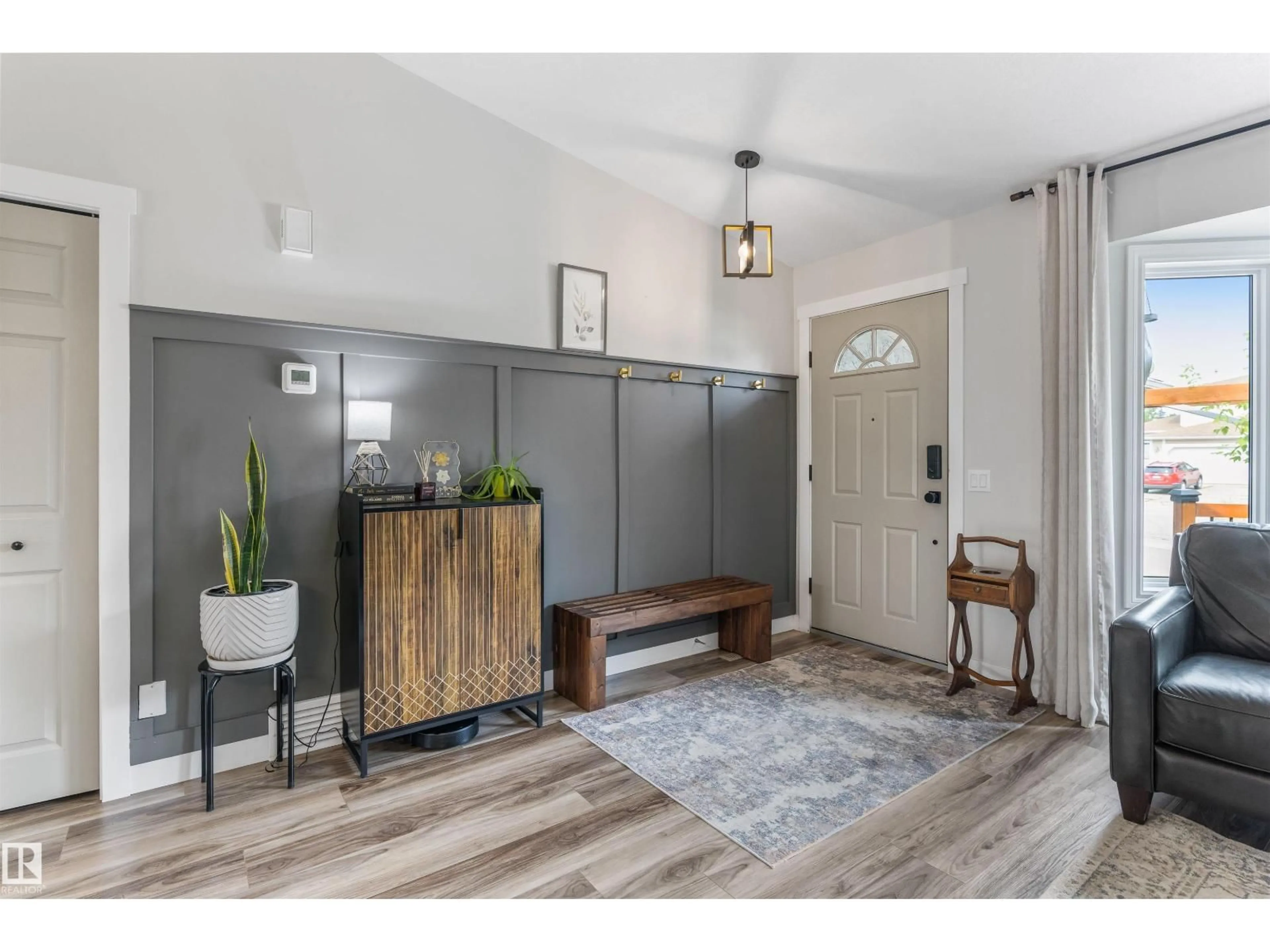 Indoor entryway for 3 DENAULT PL, St. Albert Alberta T8N5P6