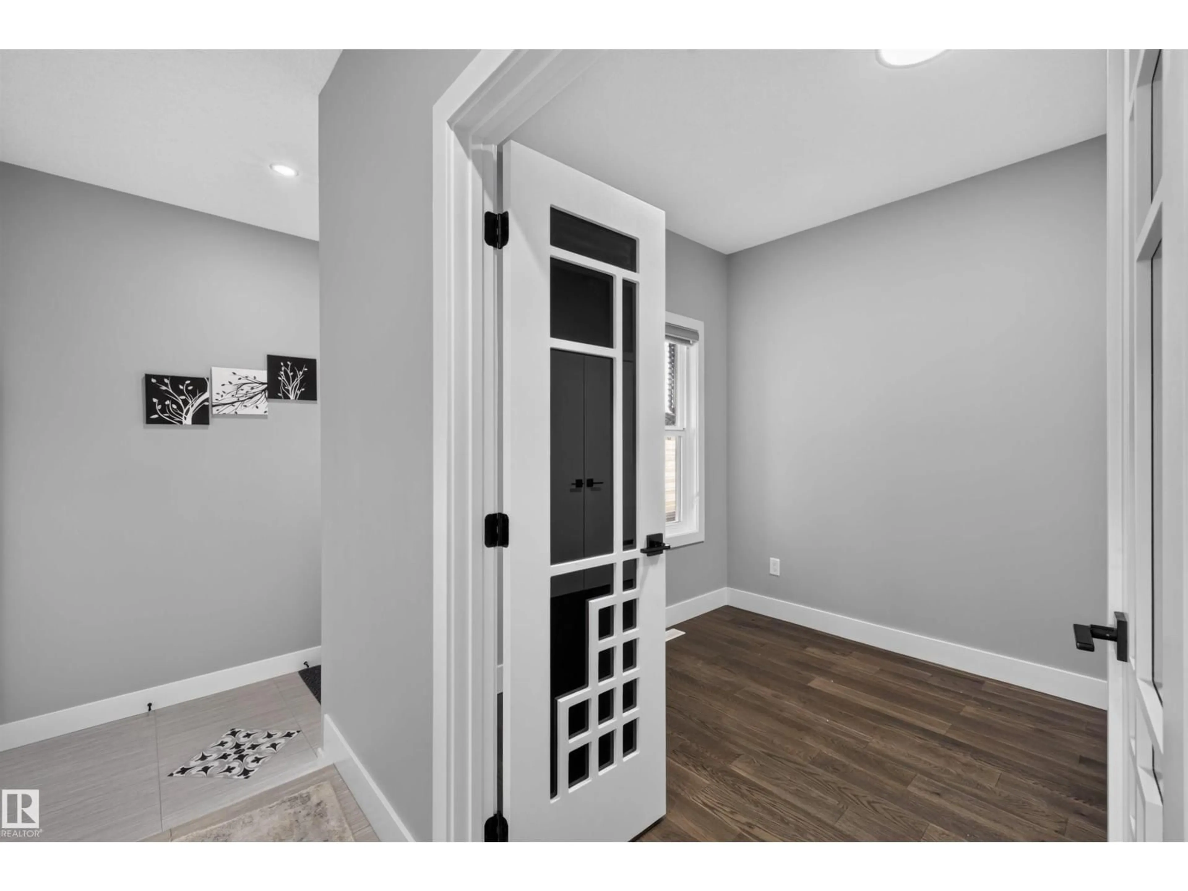 Indoor entryway for NW - 15011 10 ST, Edmonton Alberta T5Y4C8