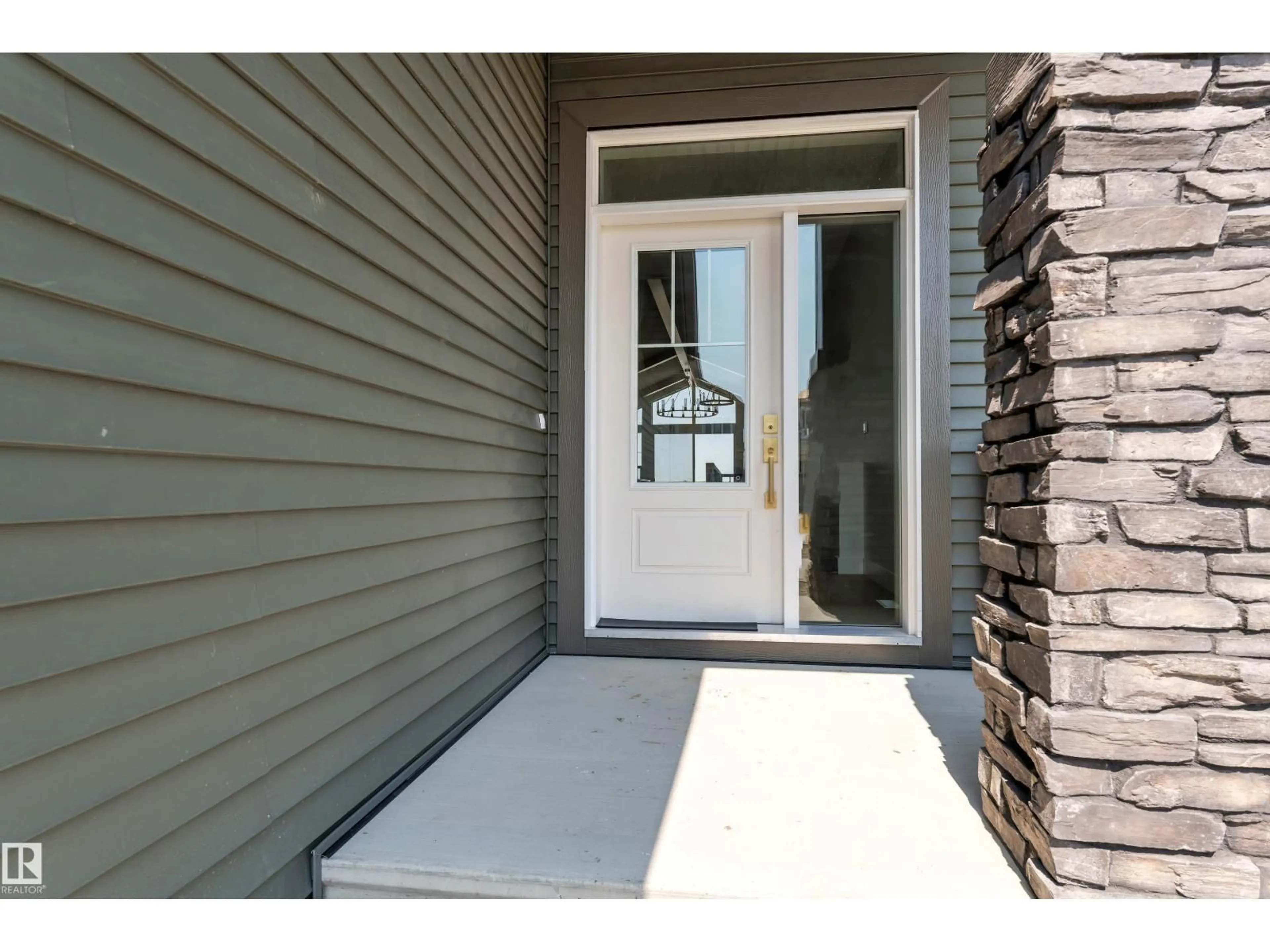 Indoor entryway for 264 FALCON CRESCENT, Leduc Alberta T9E1V2
