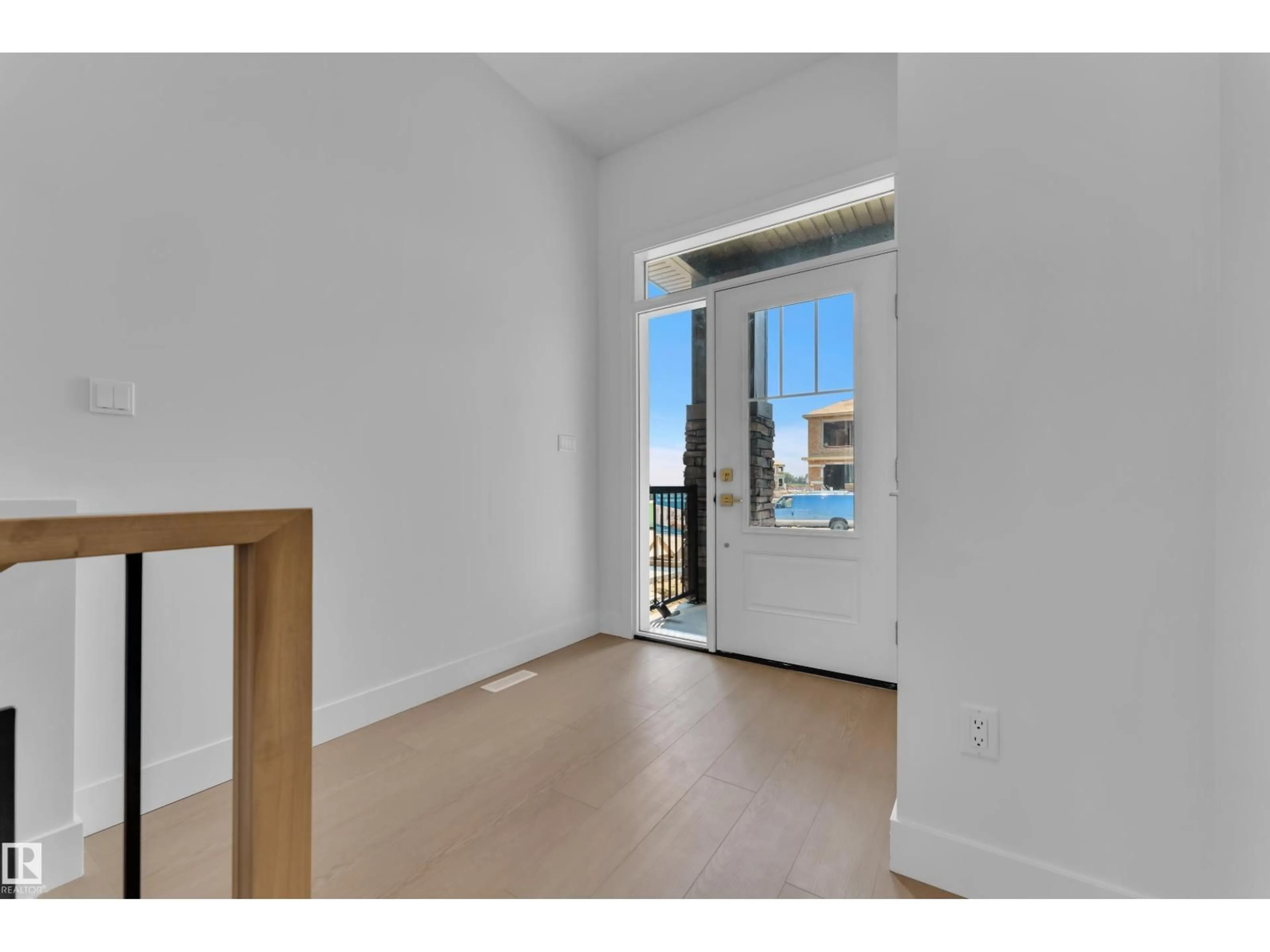 Indoor entryway for 264 FALCON CRESCENT, Leduc Alberta T9E1V2