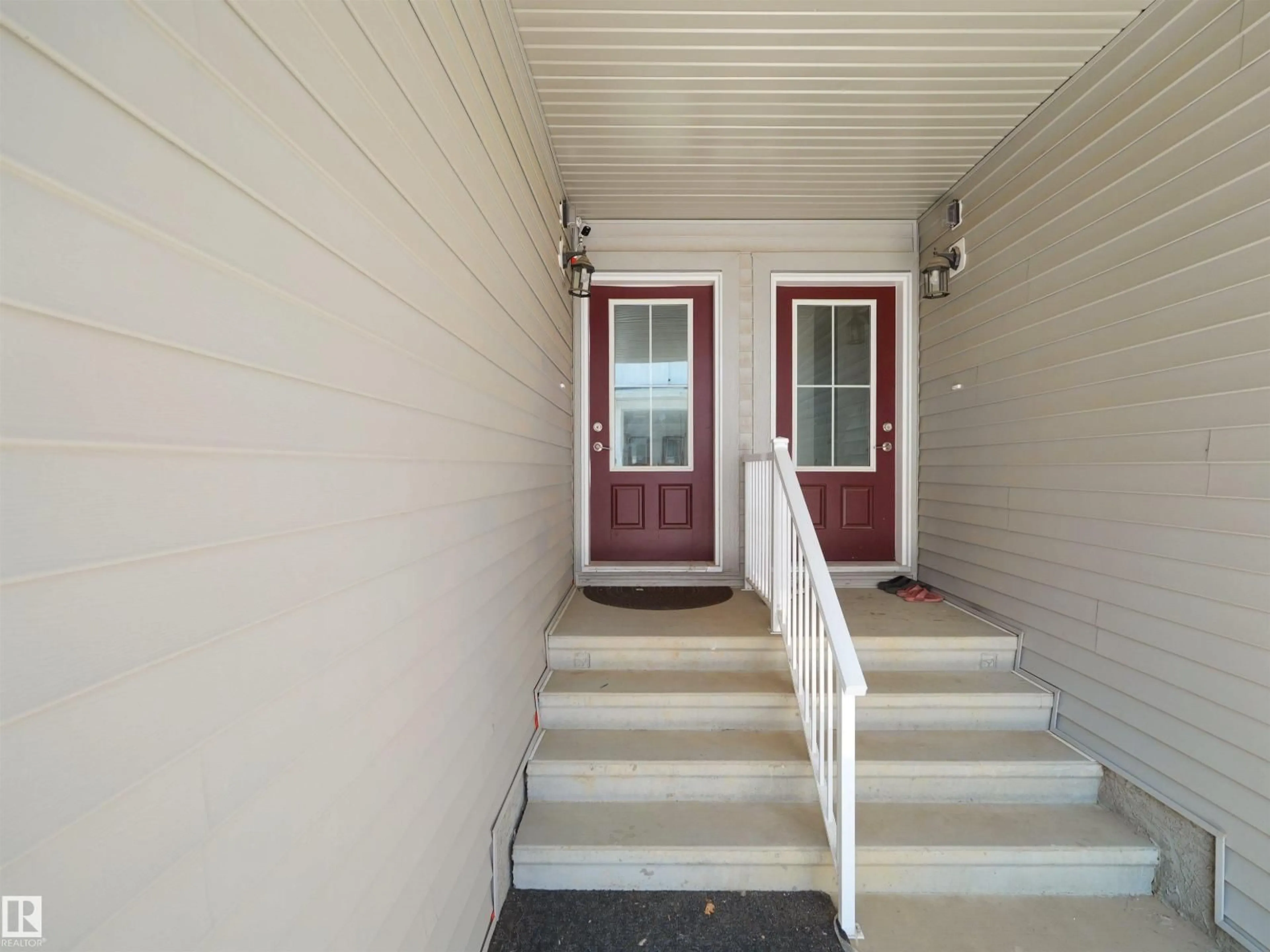 Indoor entryway for #7 - 7110 KESWICK COMMON, Edmonton Alberta T6W5P7