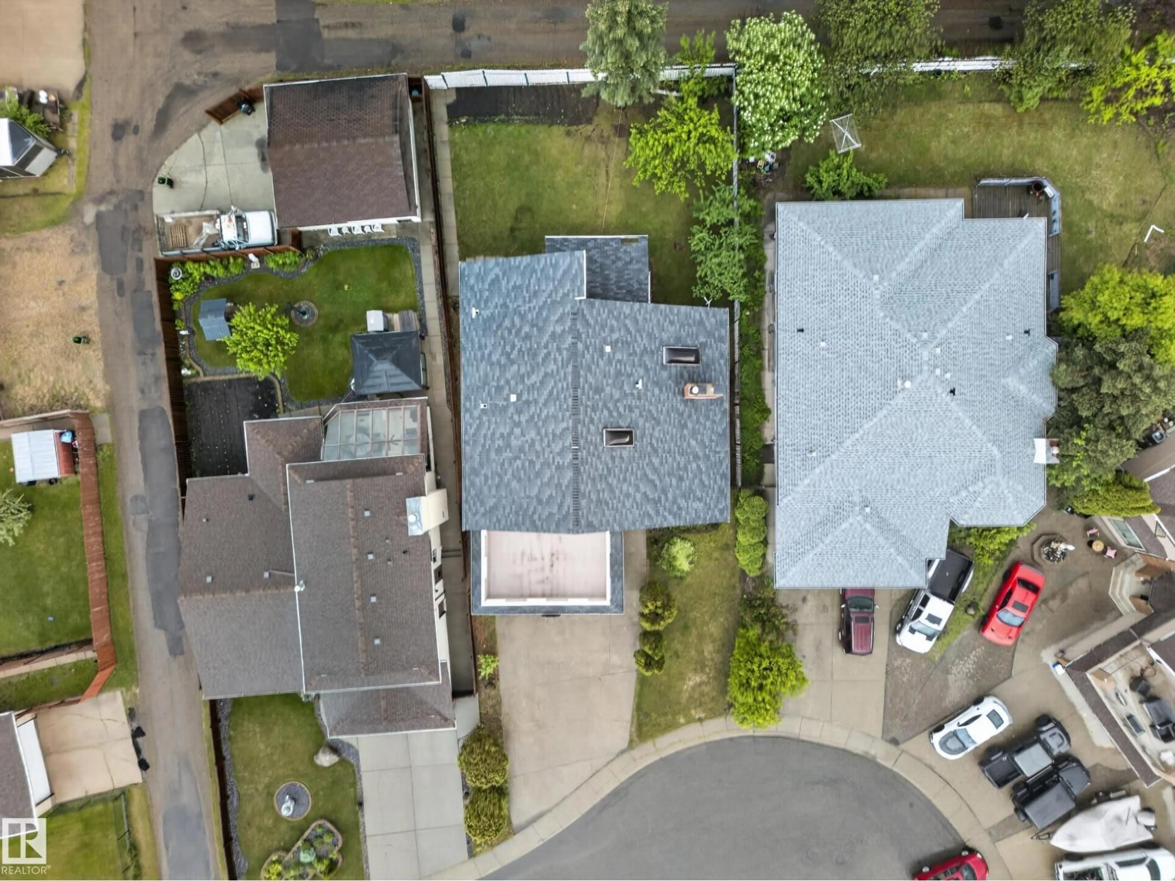 A pic from outside/outdoor area/front of a property/back of a property/a pic from drone, street for NW NW - 34 GRAND MEADOW CR, Edmonton Alberta T6L1A2