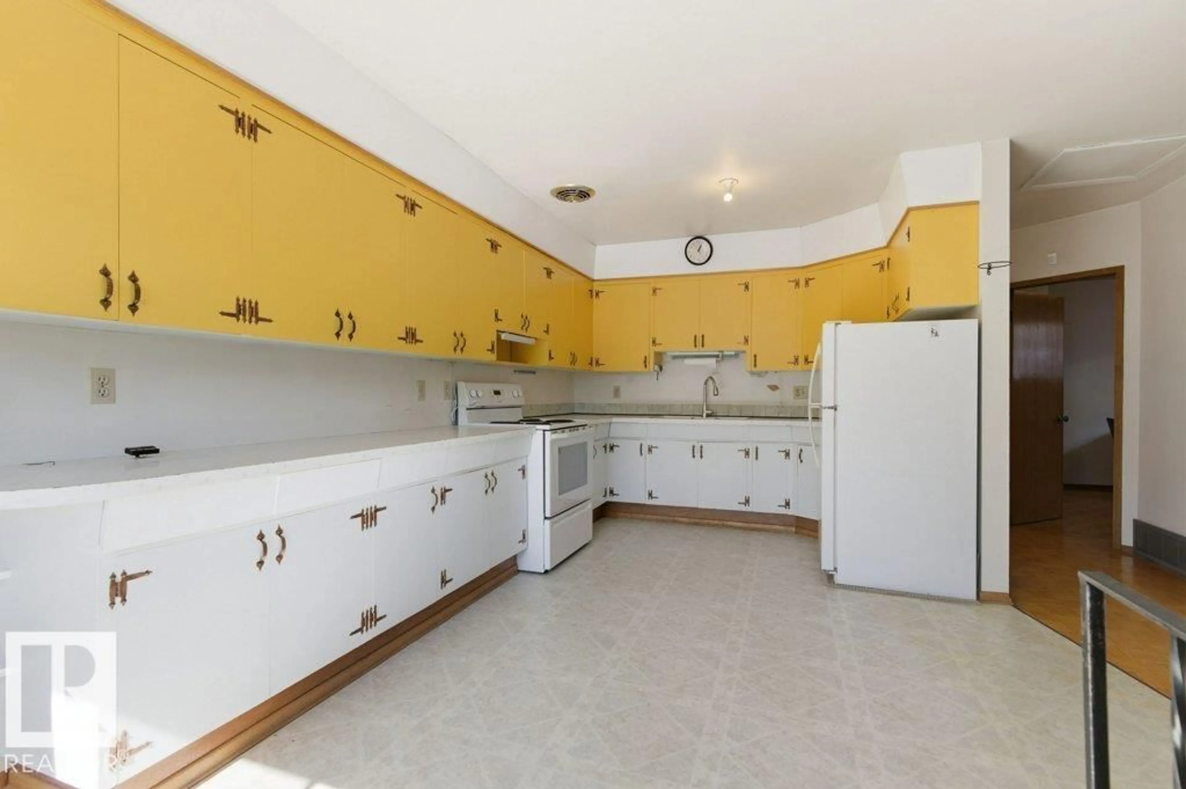 Standard kitchen, unknown for 10459 66 AV, Edmonton Alberta T6H1X2