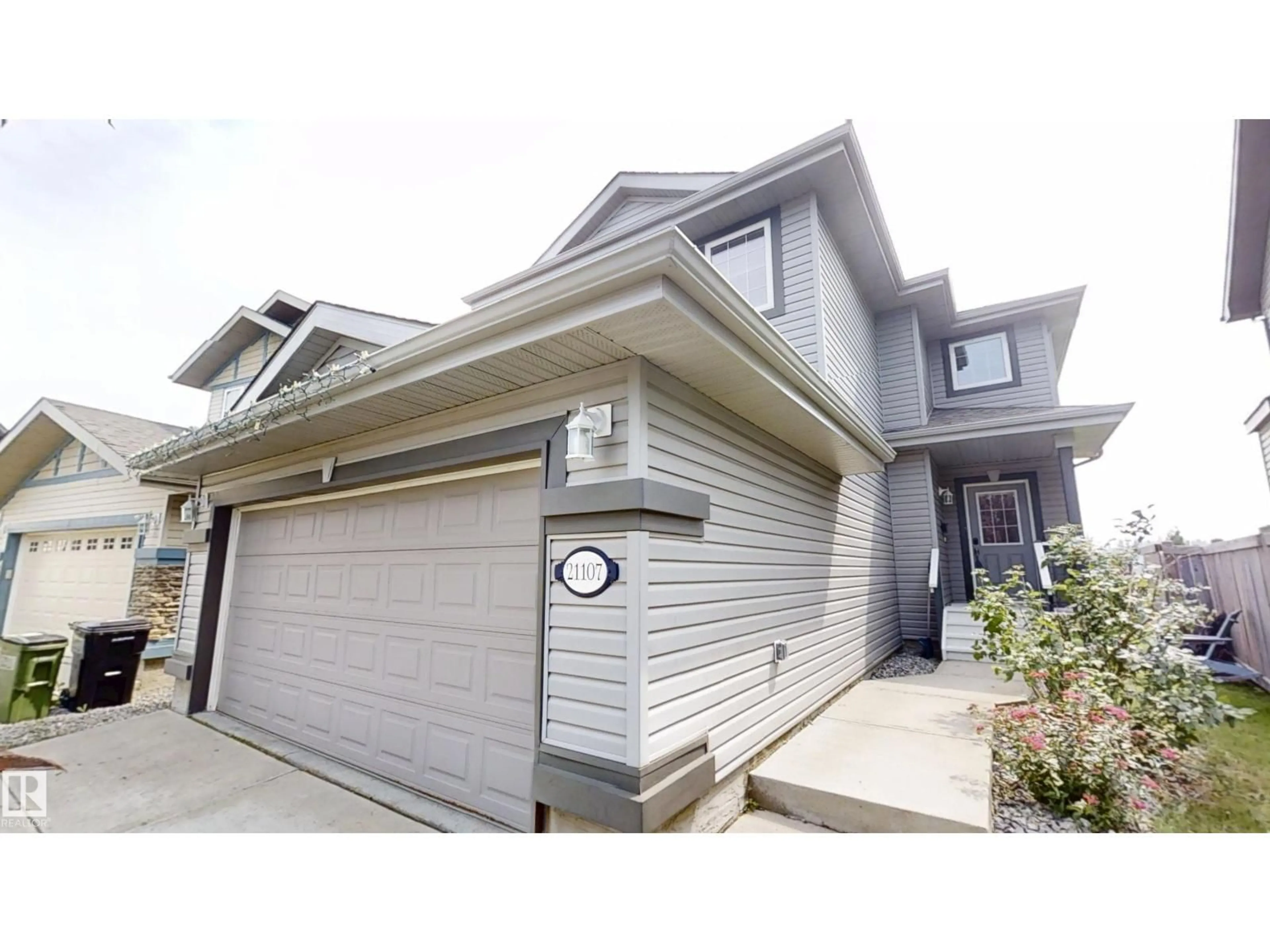 Home with vinyl exterior material, street for 21107 58 AV, Edmonton Alberta T6M0H3