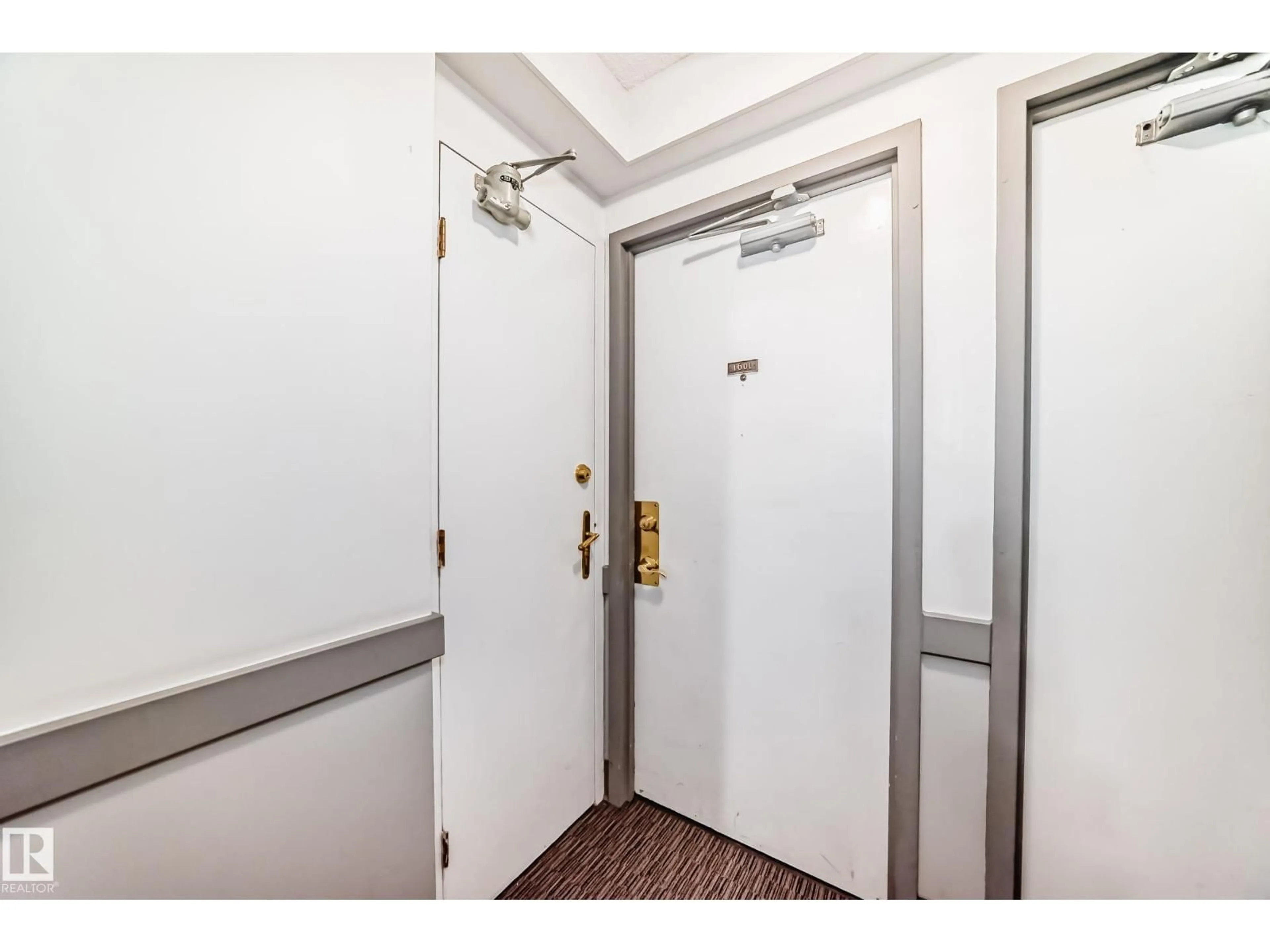 Indoor foyer for 1601 - 9909 110 ST, Edmonton Alberta T5K2E5
