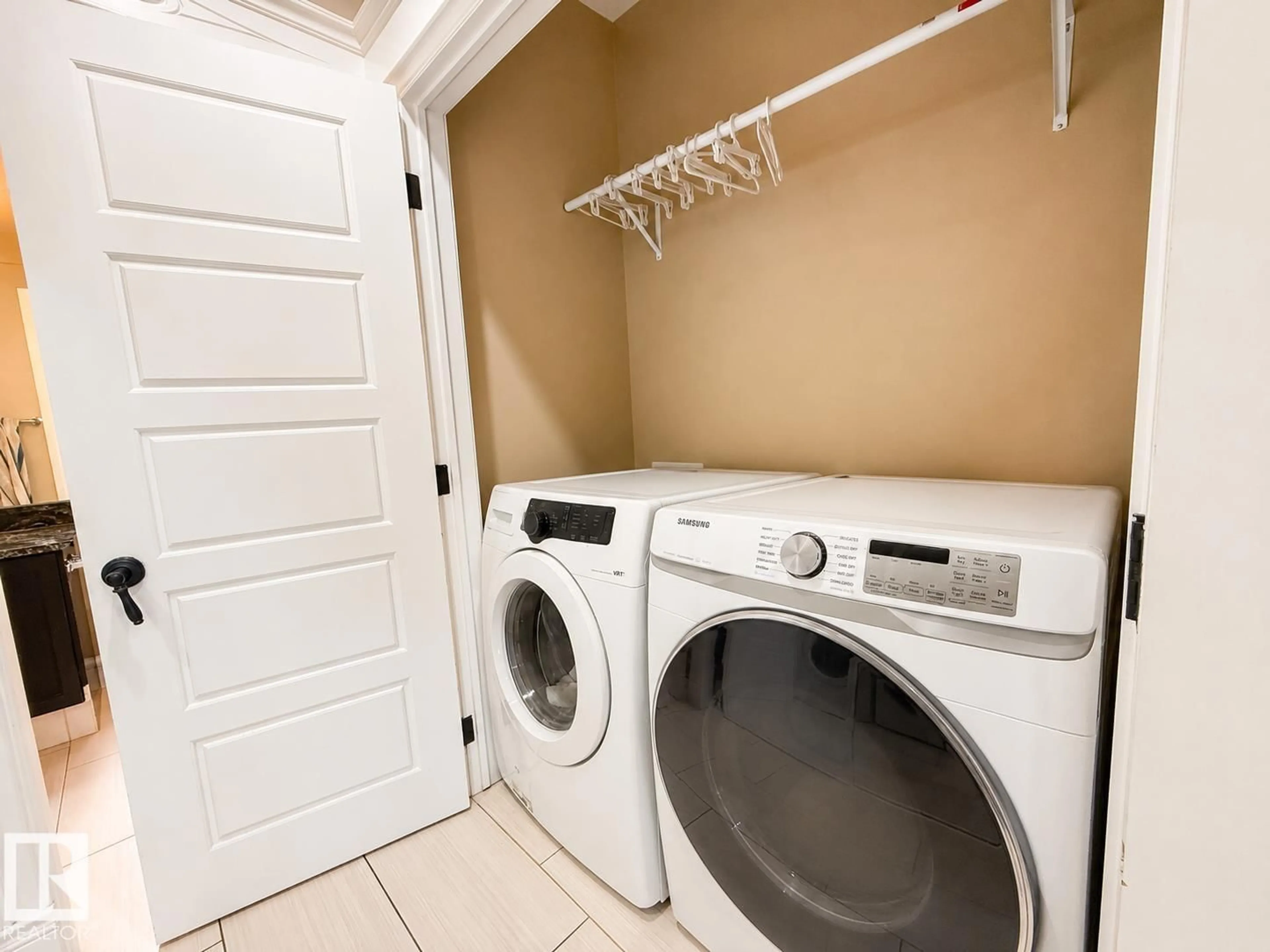 Laundry room for 5931 12 AV, Edmonton Alberta T6X0M7