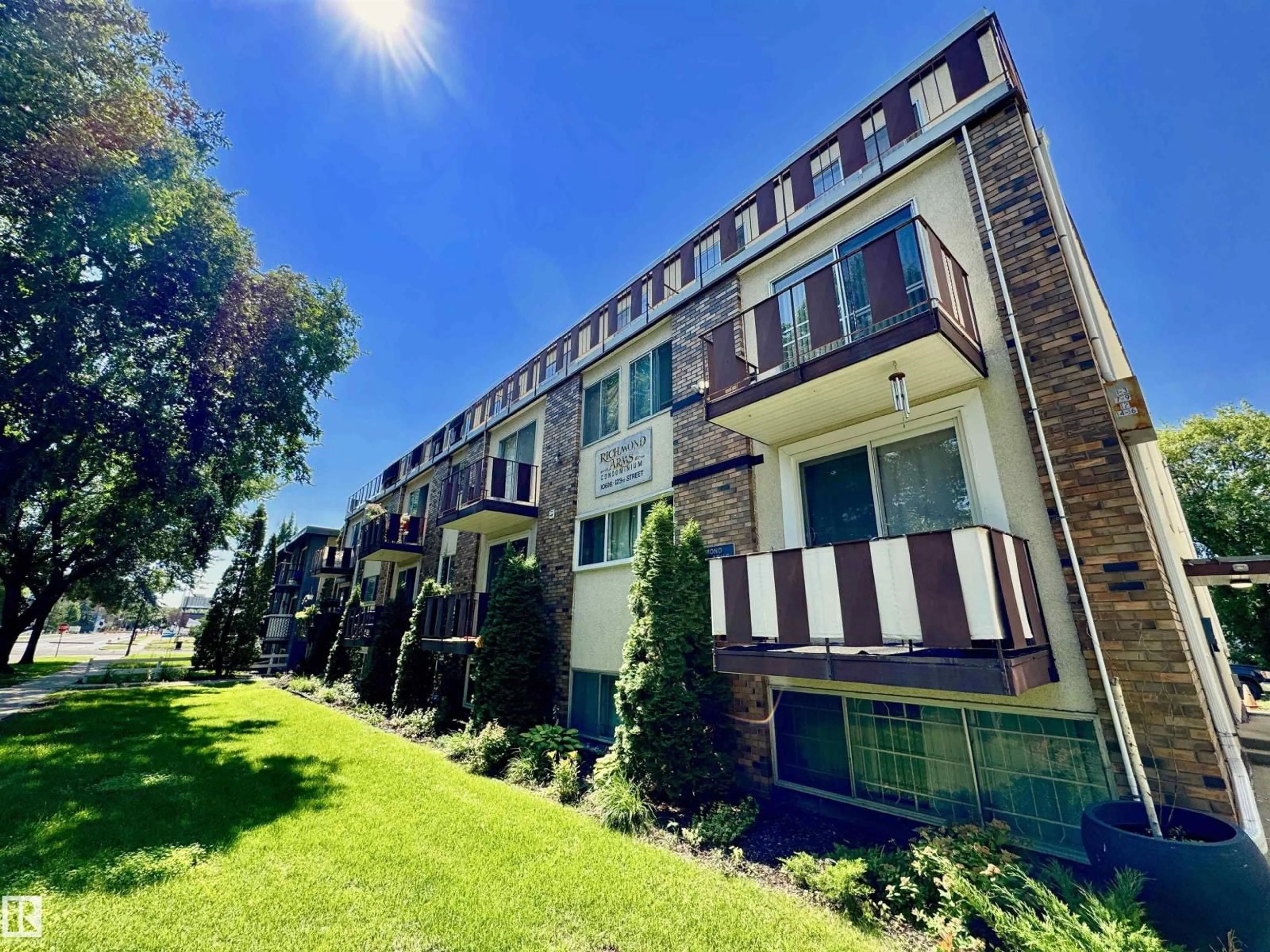 A pic from outside/outdoor area/front of a property/back of a property/a pic from drone, building for #18 - 10616 123 ST, Edmonton Alberta T5N1P2