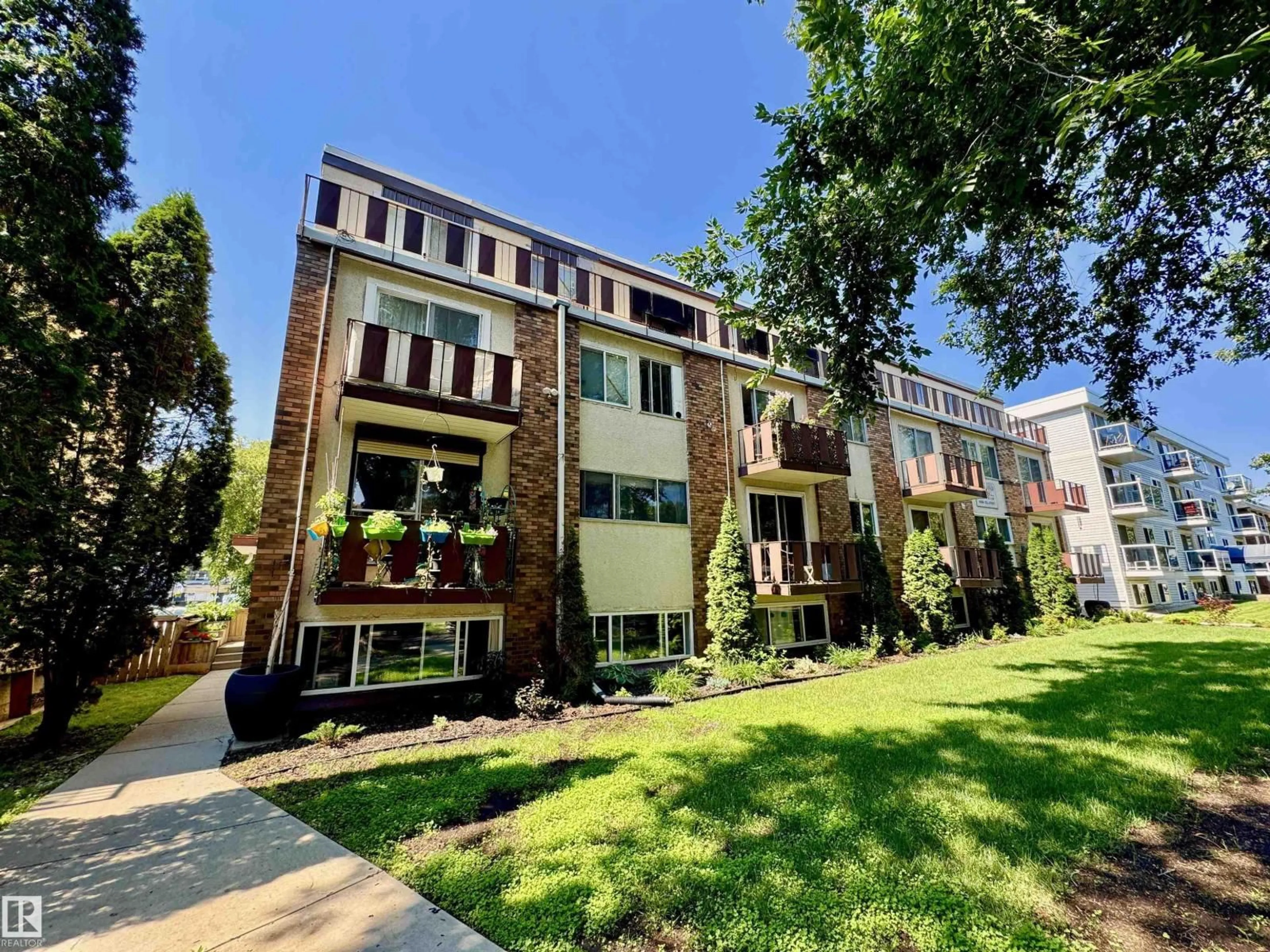 A pic from outside/outdoor area/front of a property/back of a property/a pic from drone, unknown for #18 - 10616 123 ST, Edmonton Alberta T5N1P2