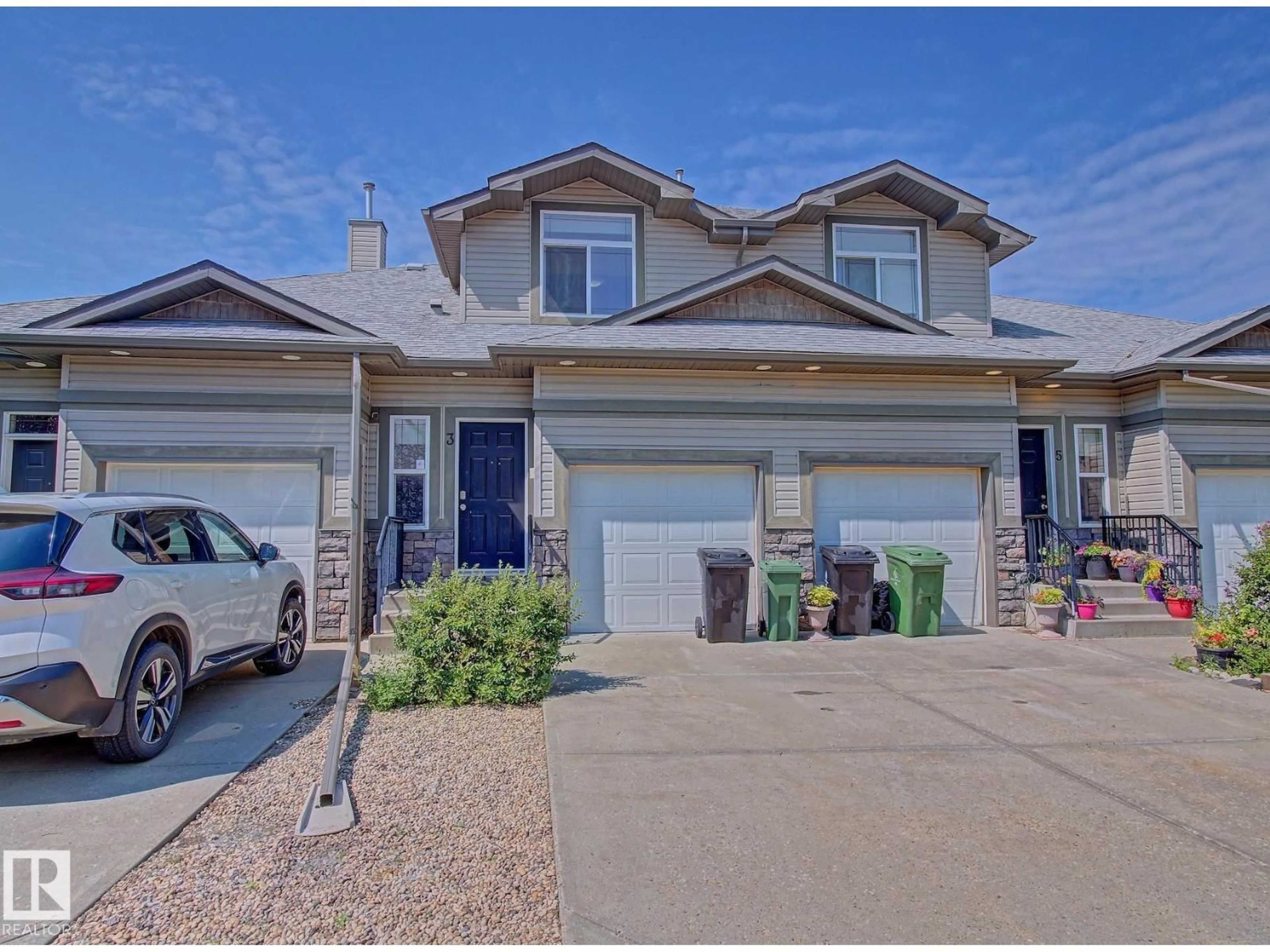 Home with vinyl exterior material, street for #3 - 10 WOODCREST LN, Fort Saskatchewan Alberta T8L4R8