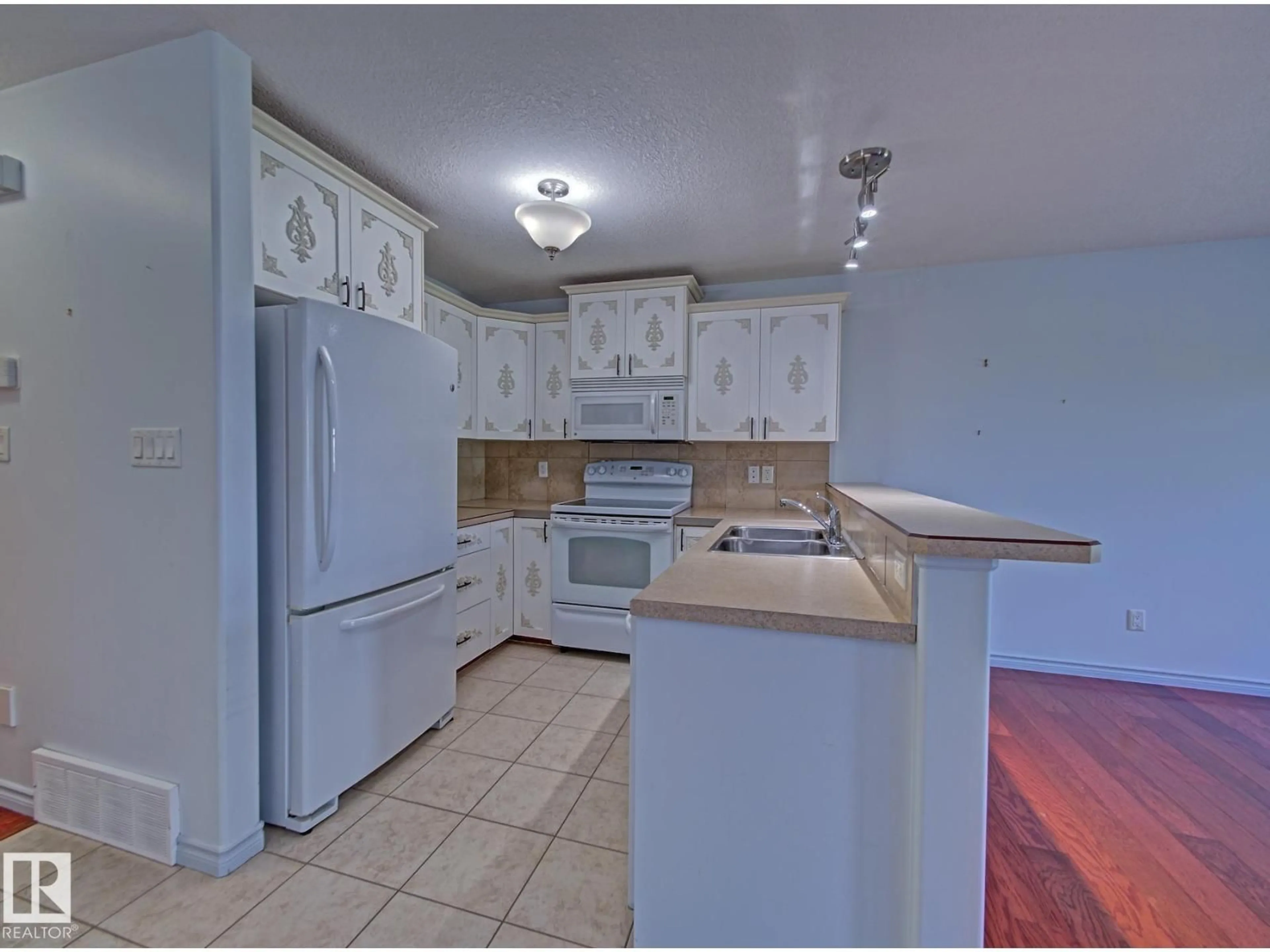 Standard kitchen, unknown for #3 - 10 WOODCREST LN, Fort Saskatchewan Alberta T8L4R8