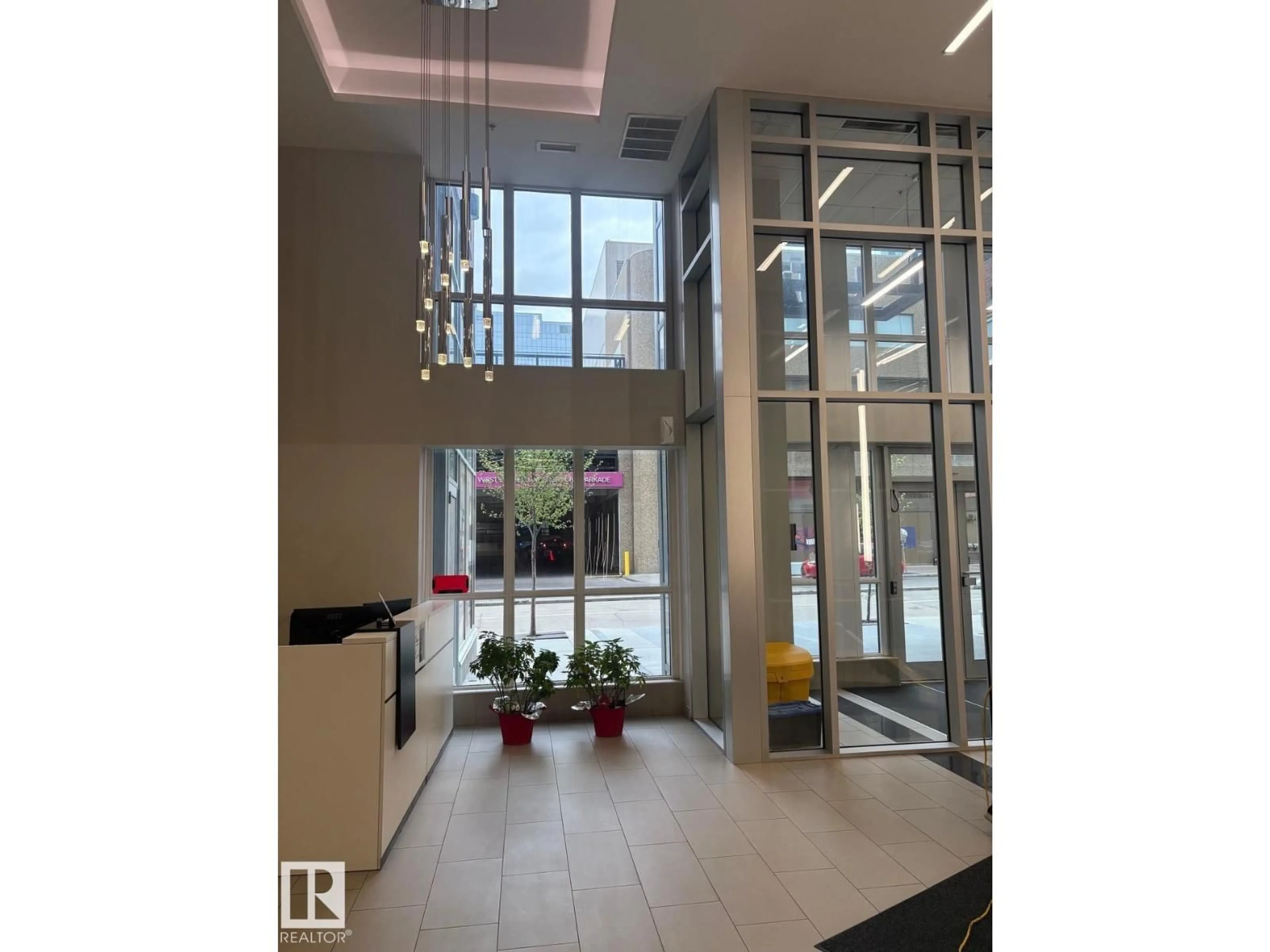 Indoor foyer for 10238 - 2804 103 ST, Edmonton Alberta T5J0G6