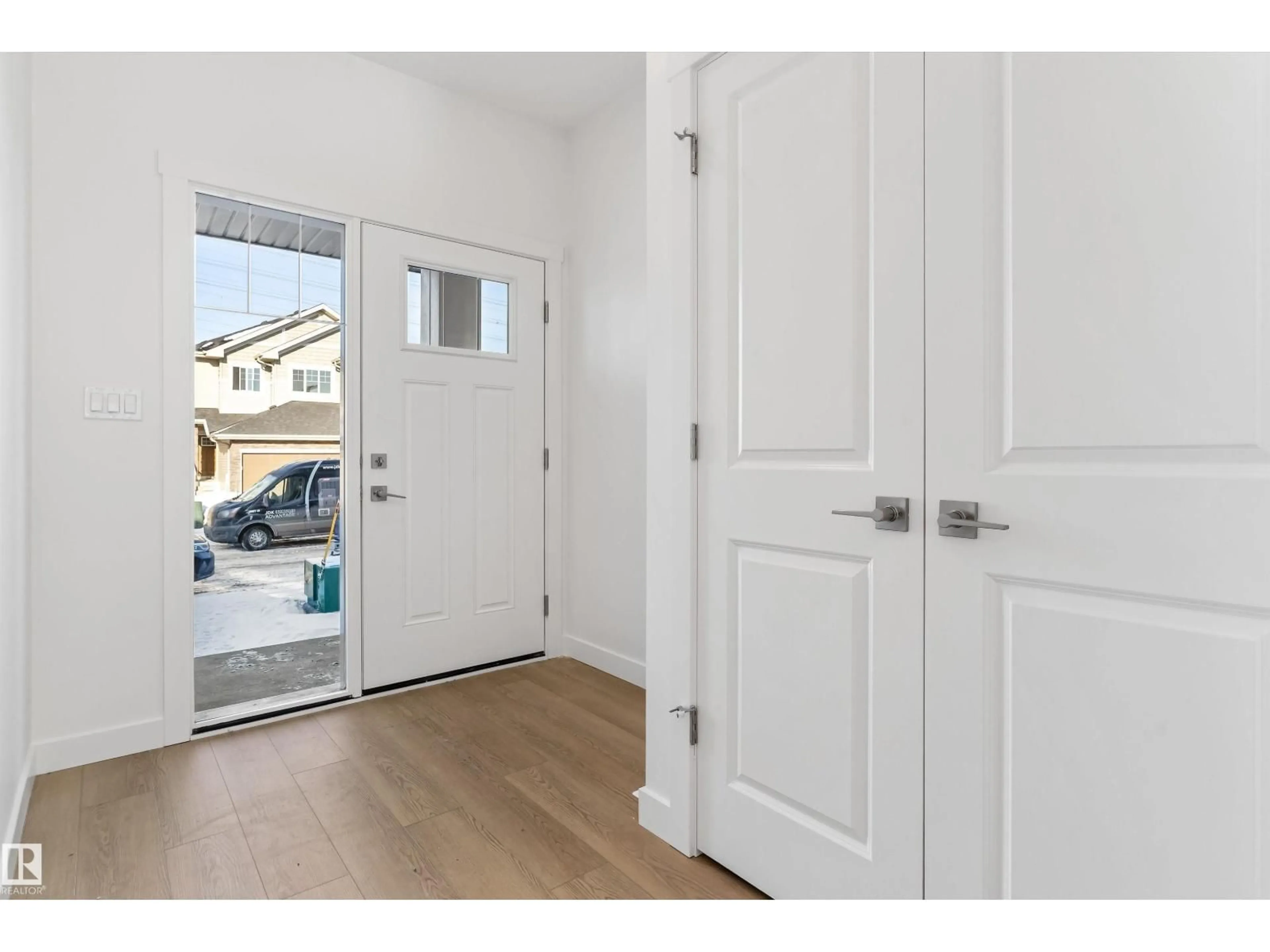 Indoor entryway for 18863 29 AV, Edmonton Alberta T5T4T8