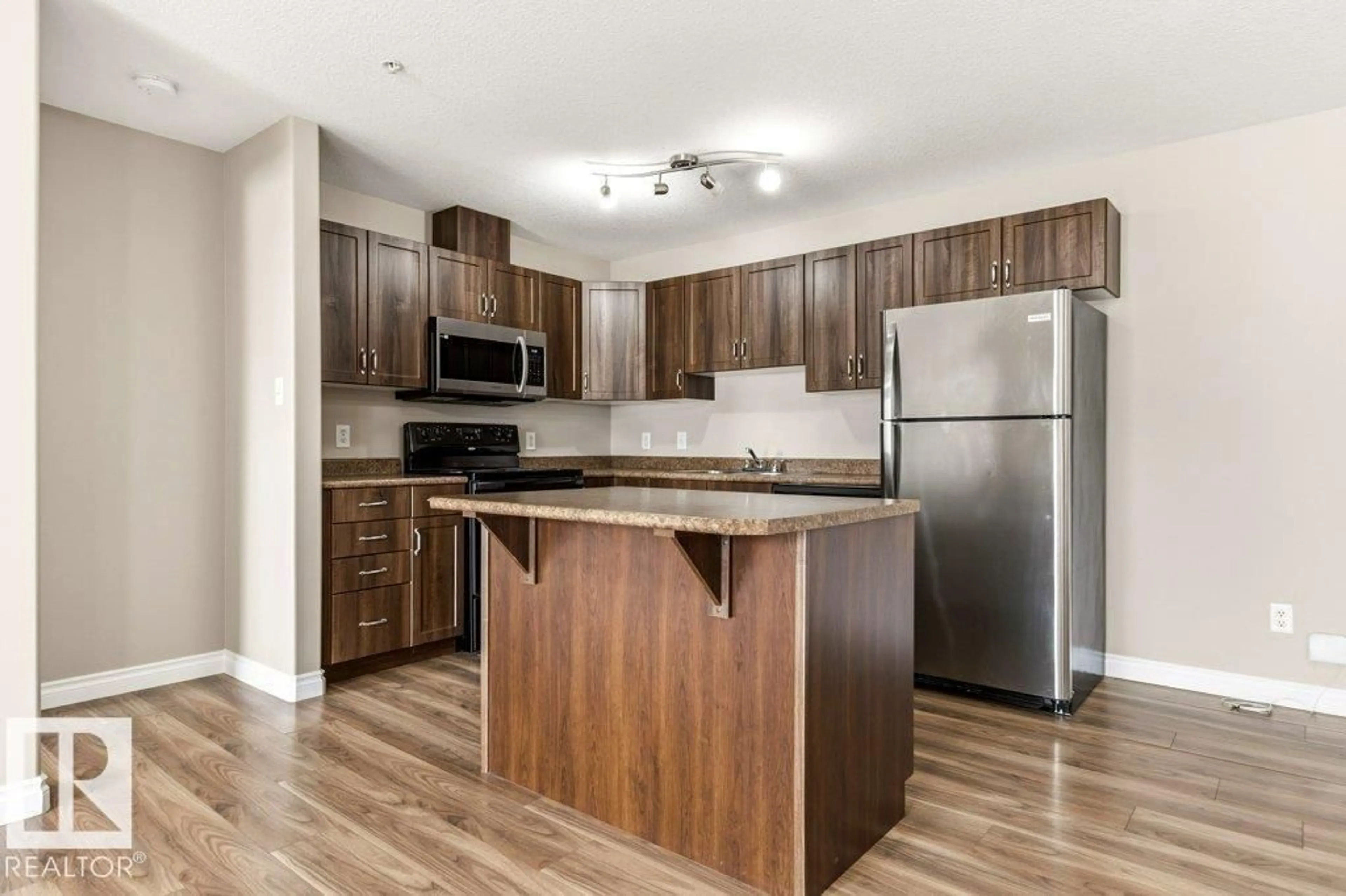 Standard kitchen, wood/laminate floor for 336 WOODSMERE CL, Fort Saskatchewan Alberta T8L4N9