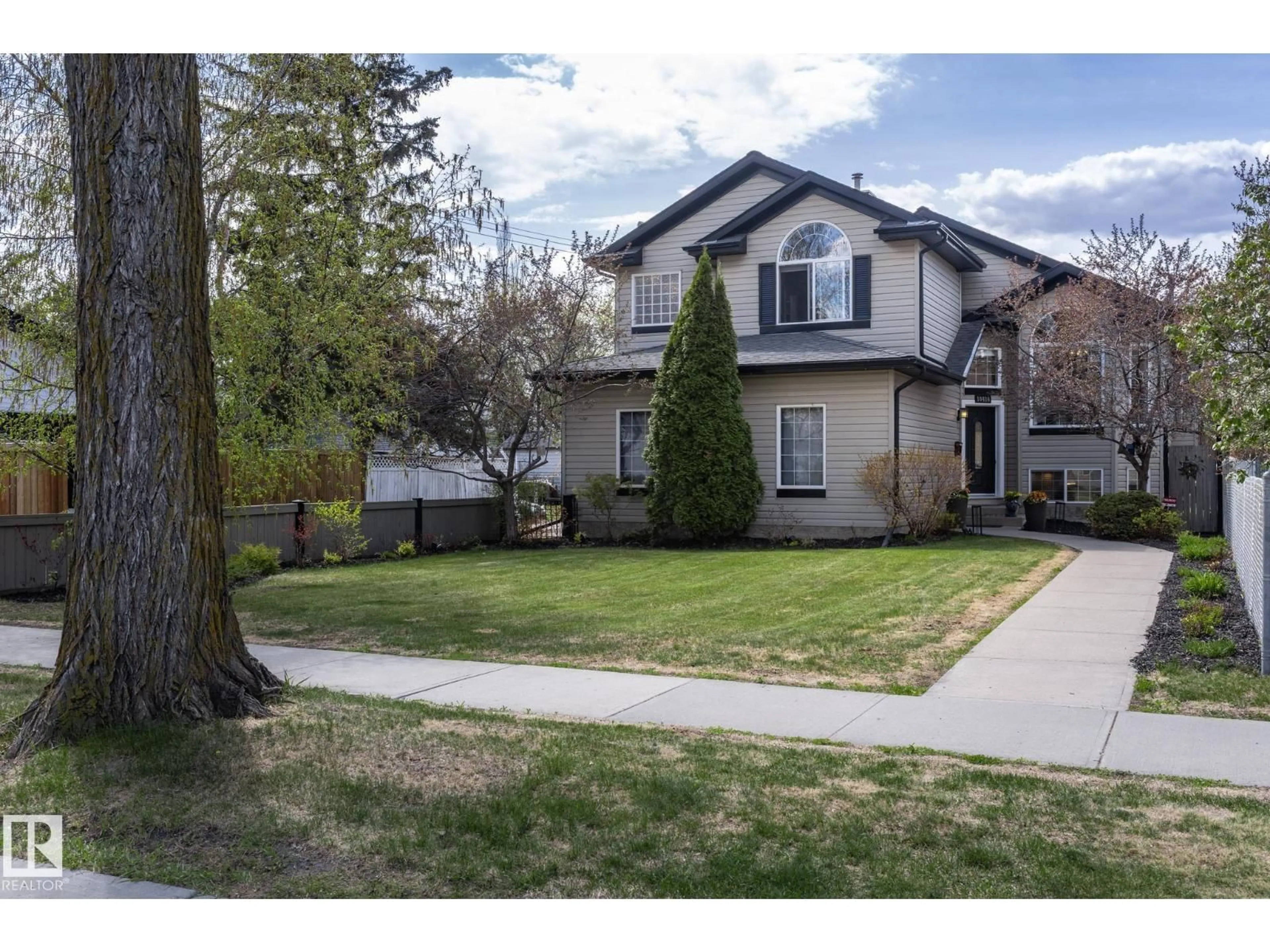 Unknown for 10416 148 ST, Edmonton Alberta T5N3G8