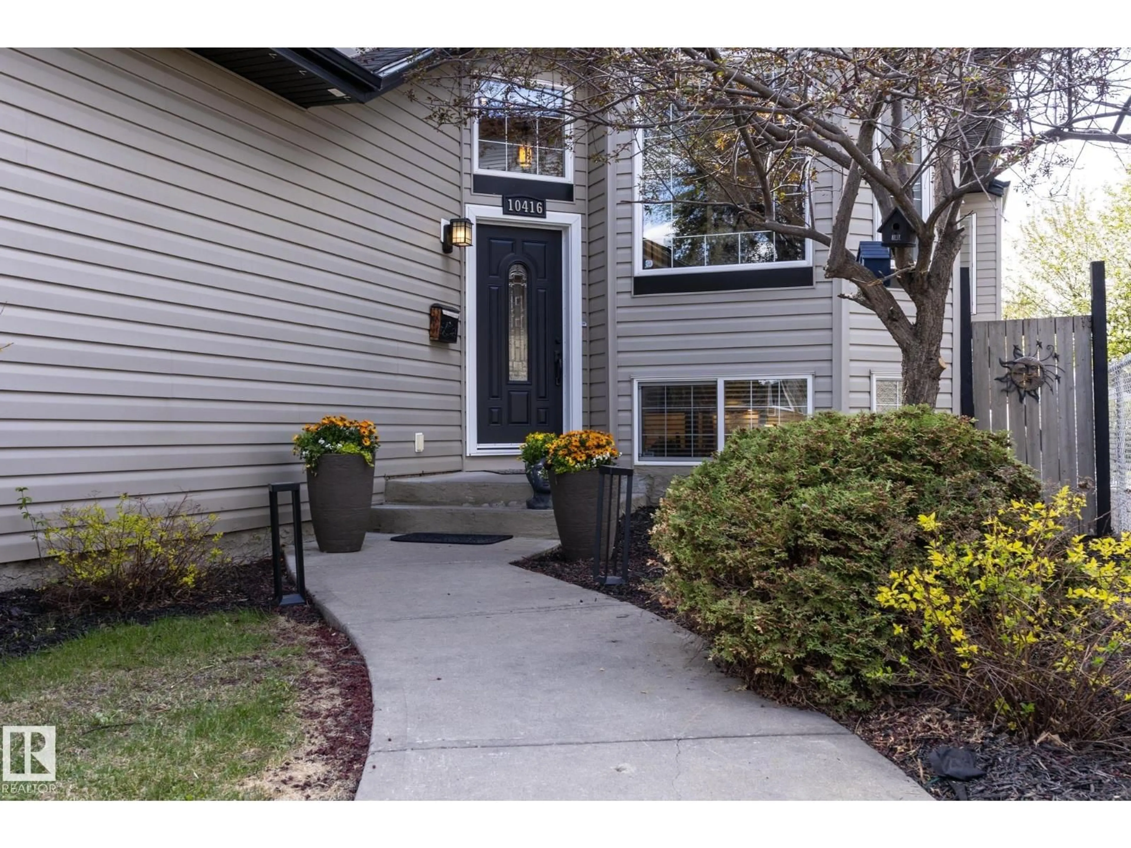 Unknown for 10416 148 ST, Edmonton Alberta T5N3G8