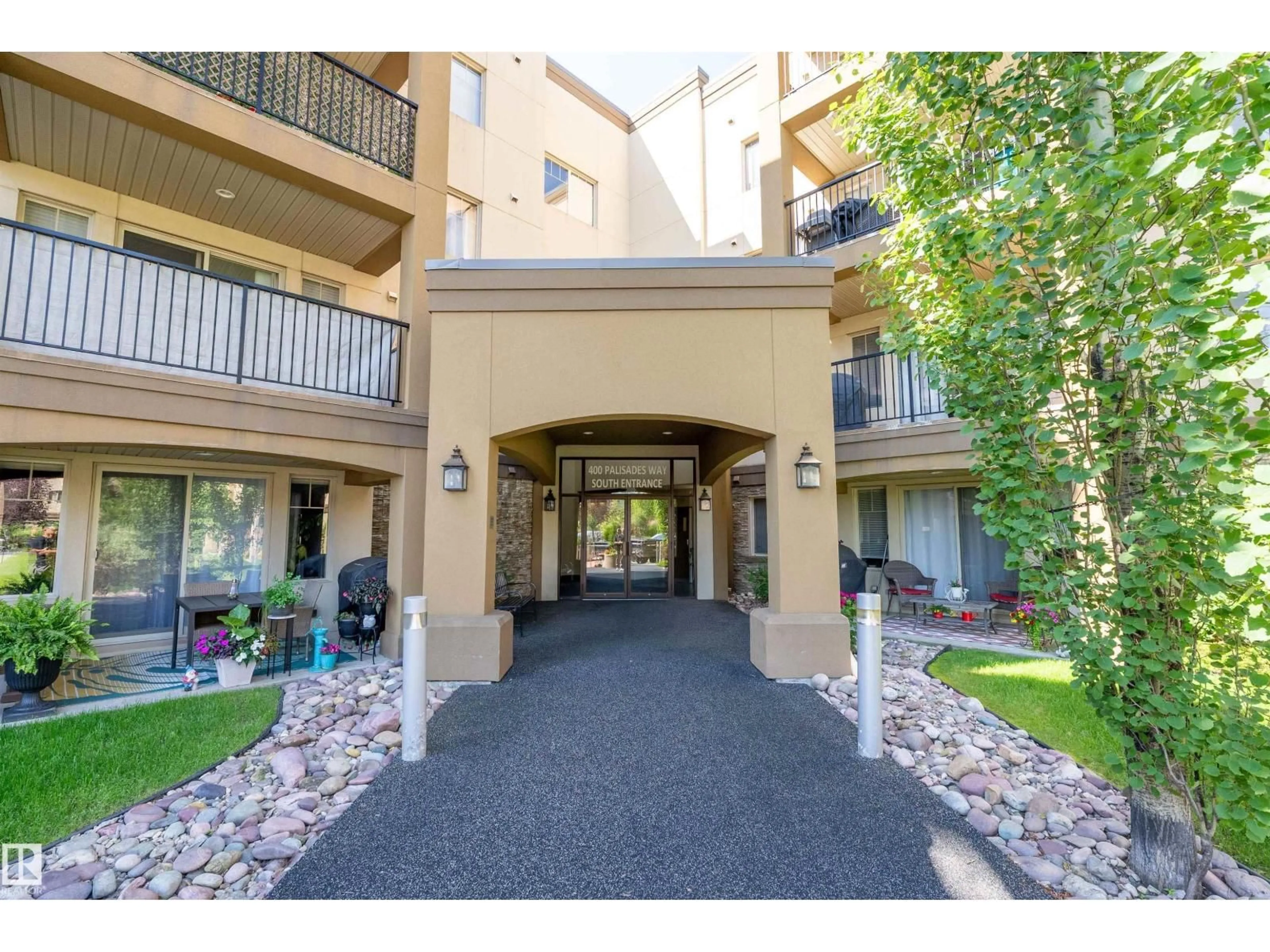 Indoor foyer for 400 - 225 PALISADES WY, Sherwood Park Alberta T8H0H4