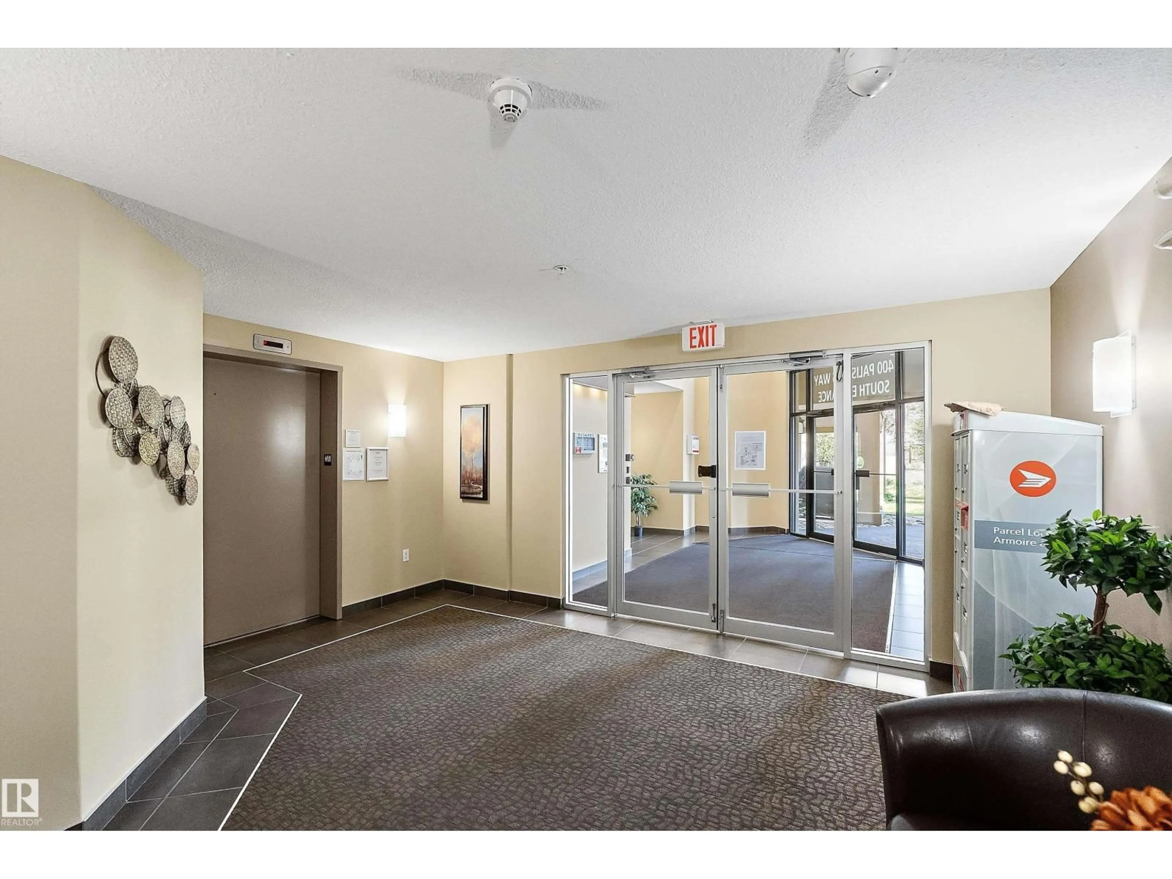 Indoor foyer for 400 - 225 PALISADES WY, Sherwood Park Alberta T8H0H4