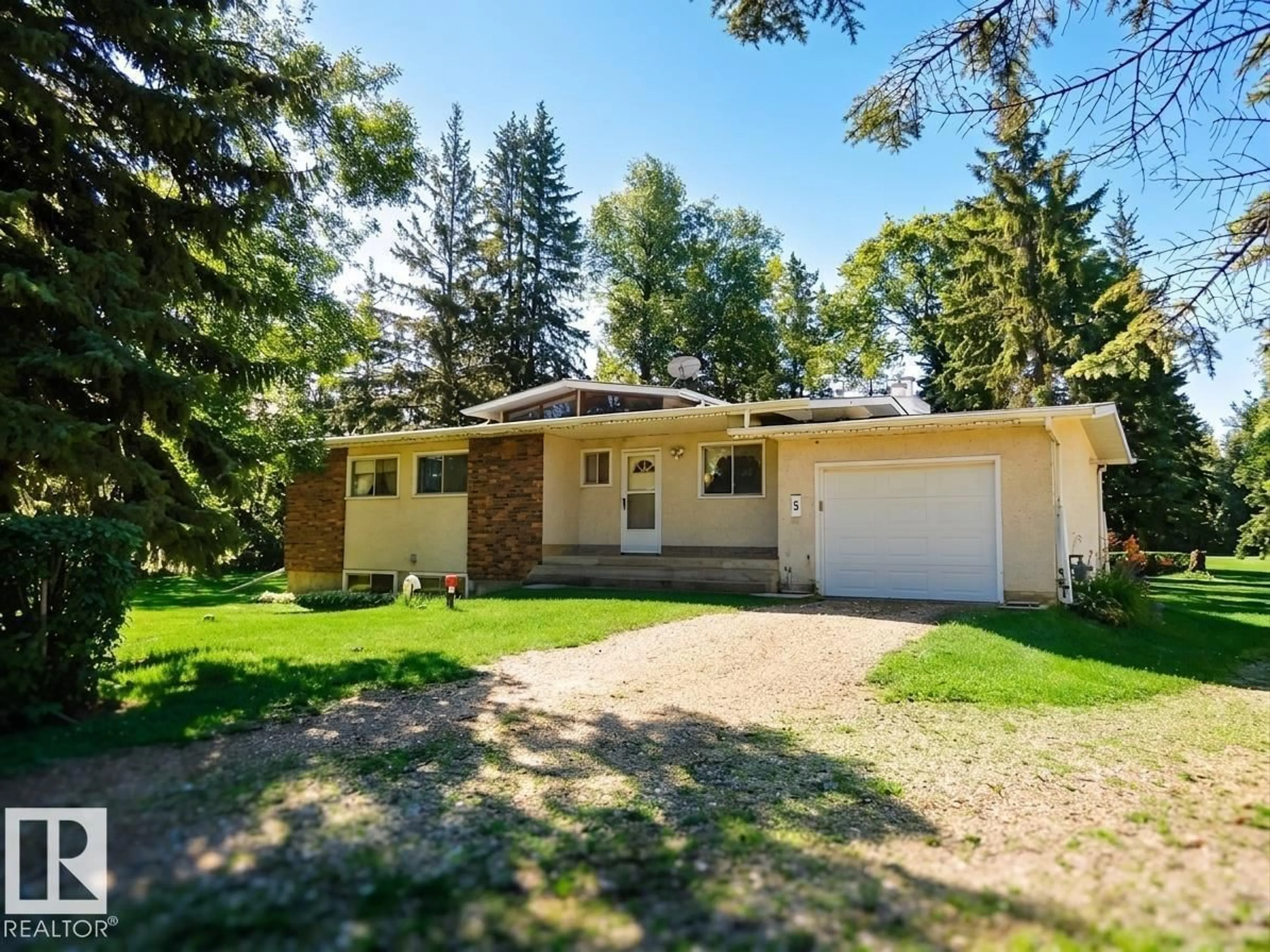 Home with vinyl exterior material, street for 5 - 54015 RGE ROAD 262, Rural Sturgeon County Alberta T8T0A4