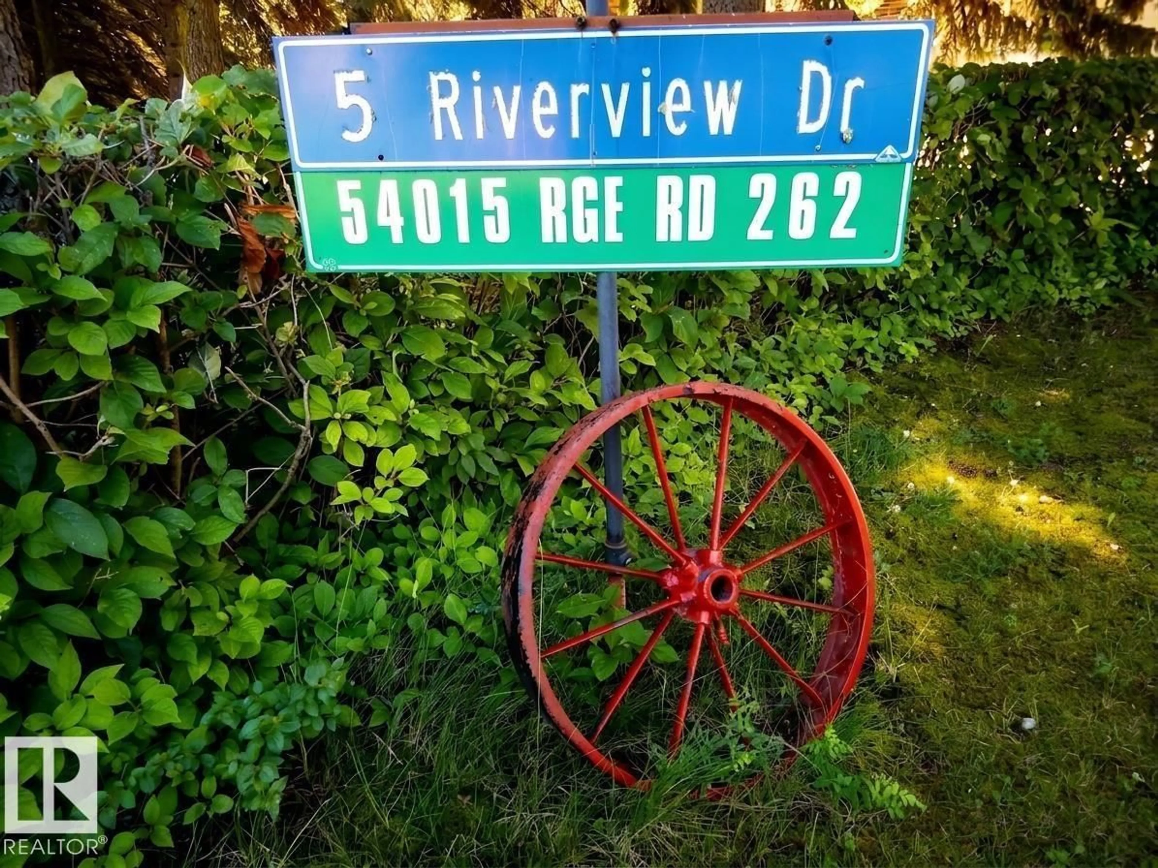 A pic from outside/outdoor area/front of a property/back of a property/a pic from drone, street for 5 - 54015 RGE ROAD 262, Rural Sturgeon County Alberta T8T0A4