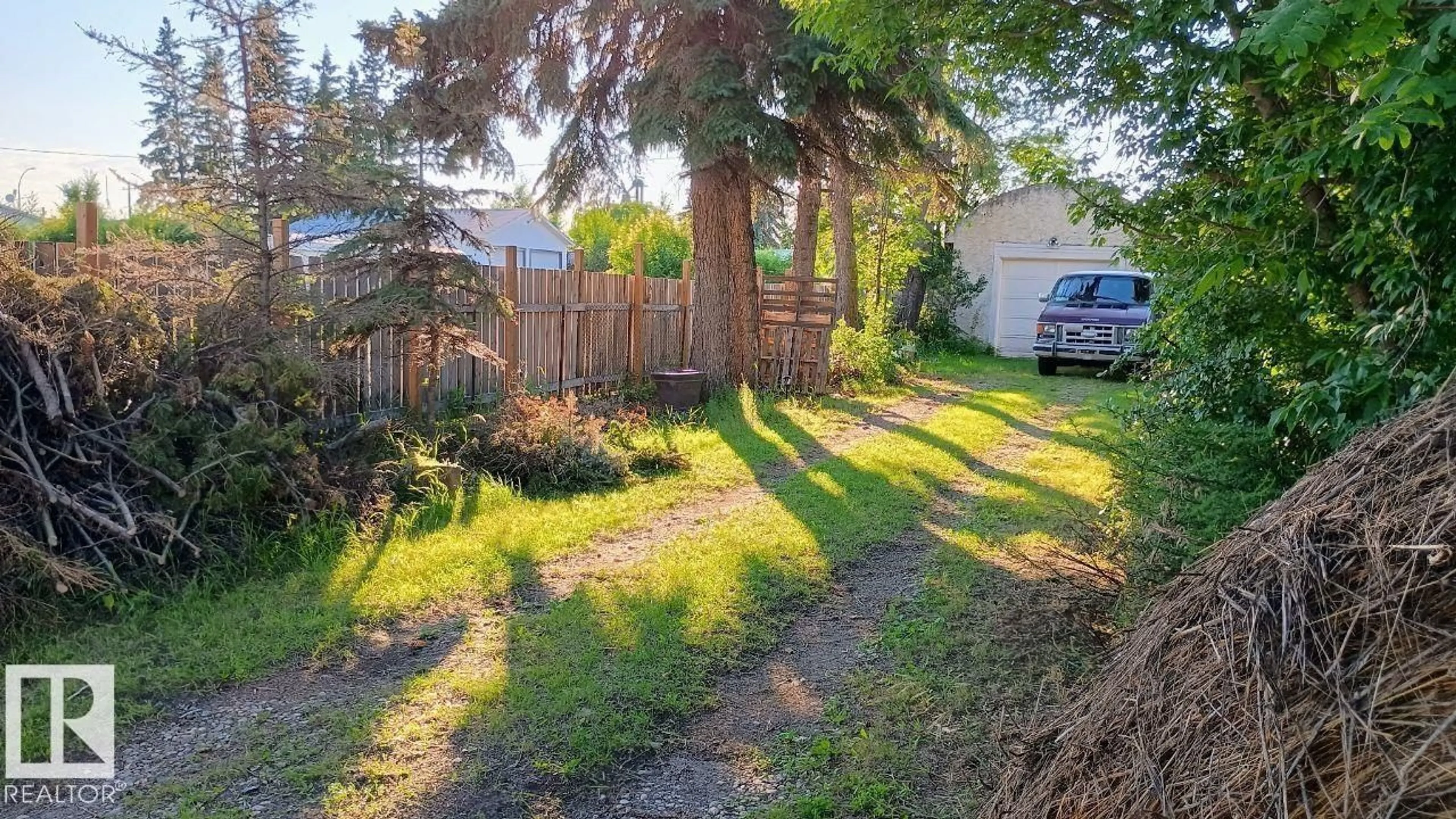 A pic from outside/outdoor area/front of a property/back of a property/a pic from drone, street for 5102 51 AV, Willingdon Alberta T0B4R0
