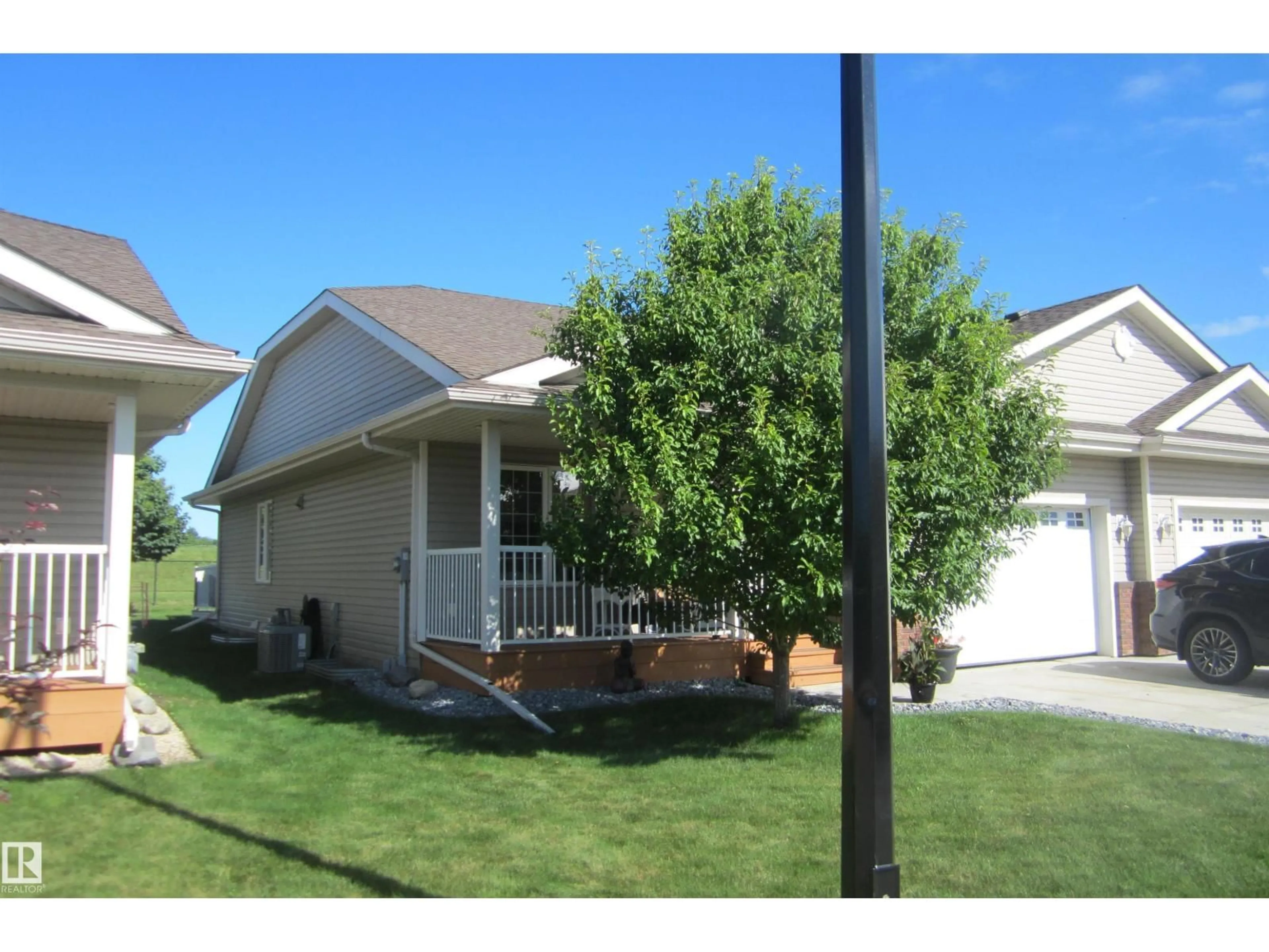 Home with vinyl exterior material, street for 8602 - 97 SOUTHFORT DR, Fort Saskatchewan Alberta T8L4R7