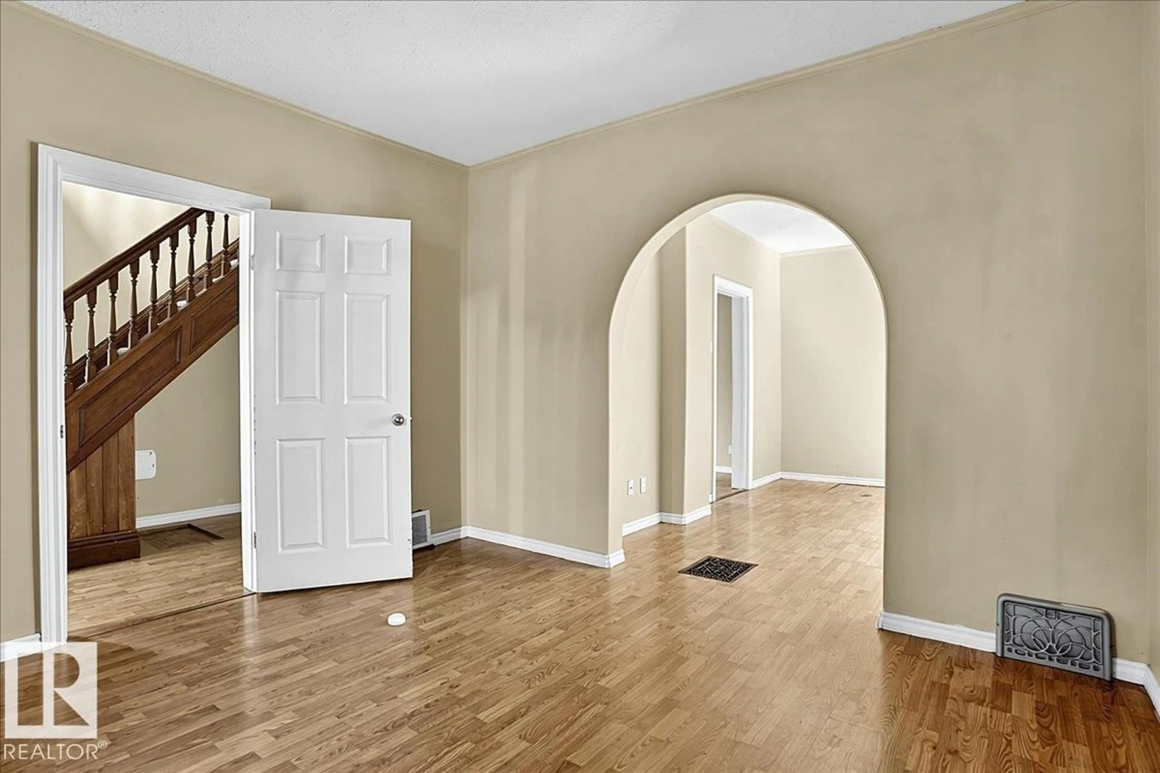Indoor entryway for 5010 52 AV, Wetaskiwin Alberta T9A0X1