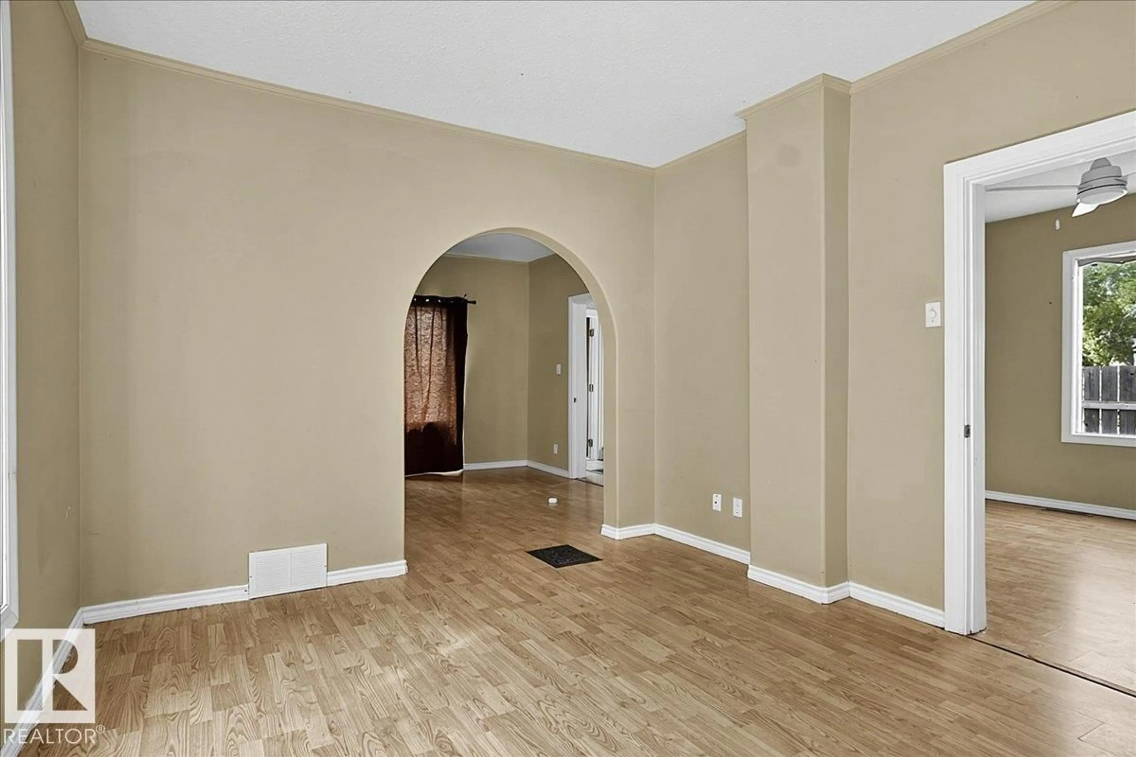 Indoor entryway for 5010 52 AV, Wetaskiwin Alberta T9A0X1
