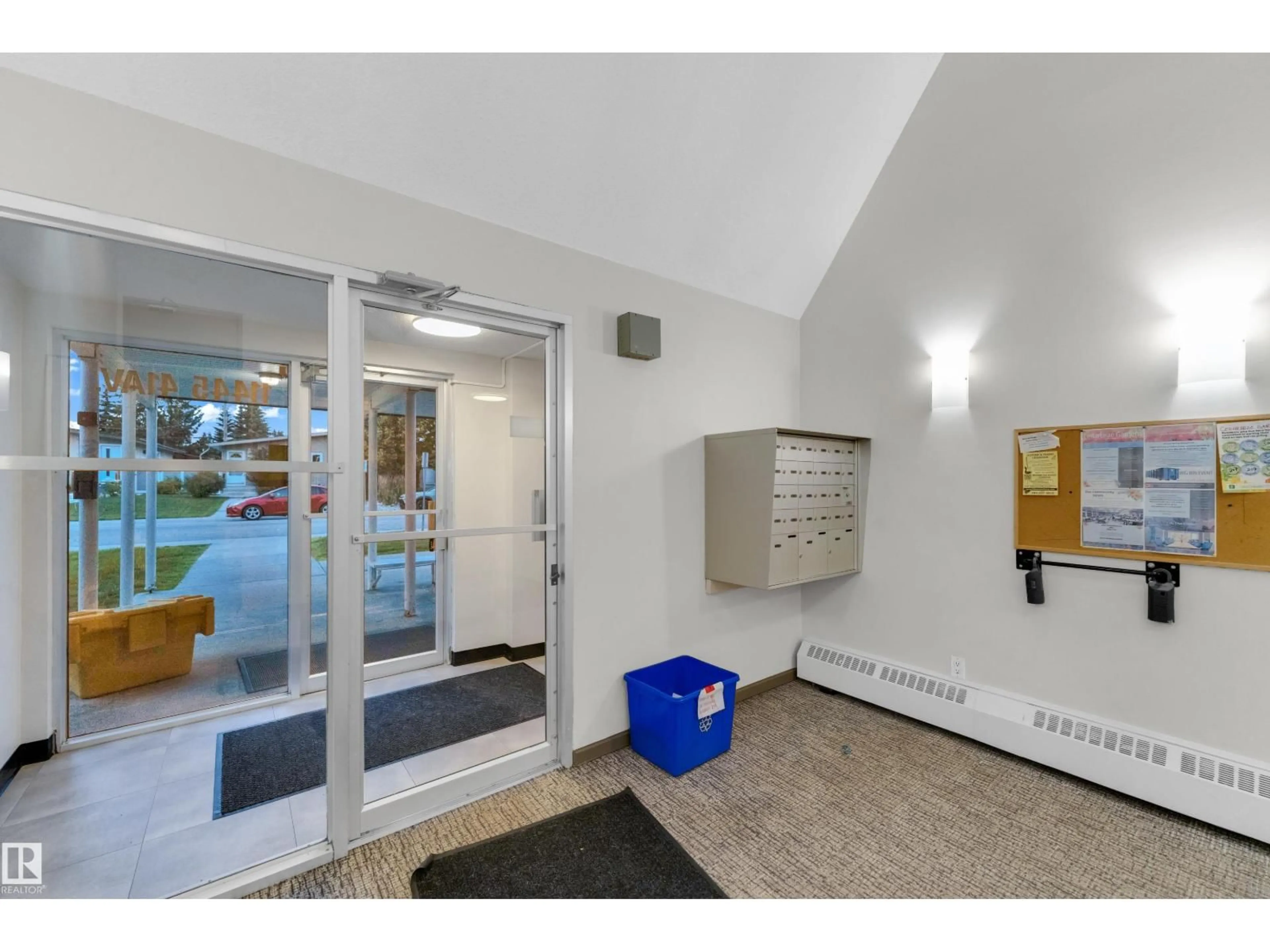 Indoor foyer for #104 - 11445 41 AV, Edmonton Alberta T6J0T9