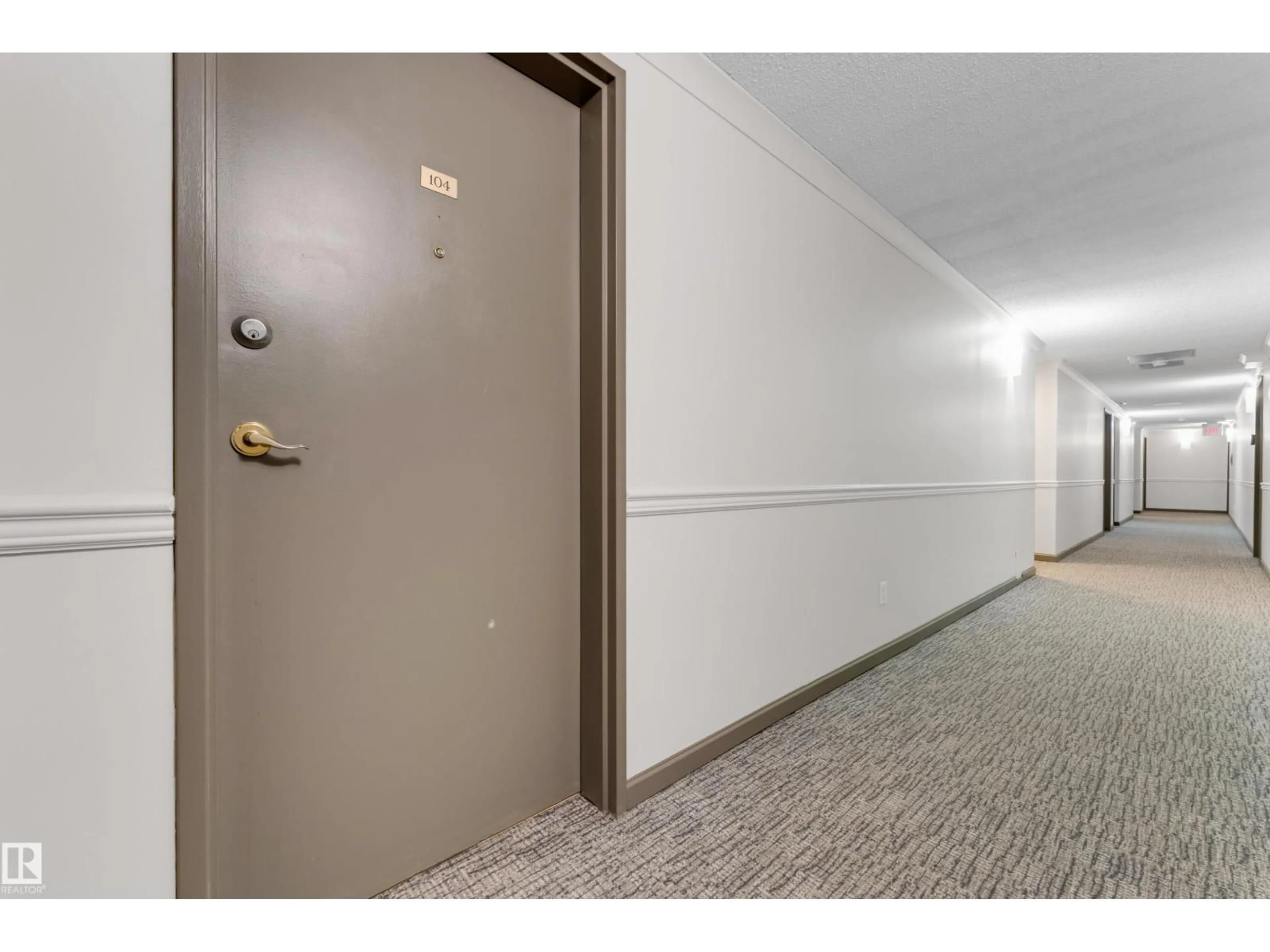 Indoor foyer for #104 - 11445 41 AV, Edmonton Alberta T6J0T9