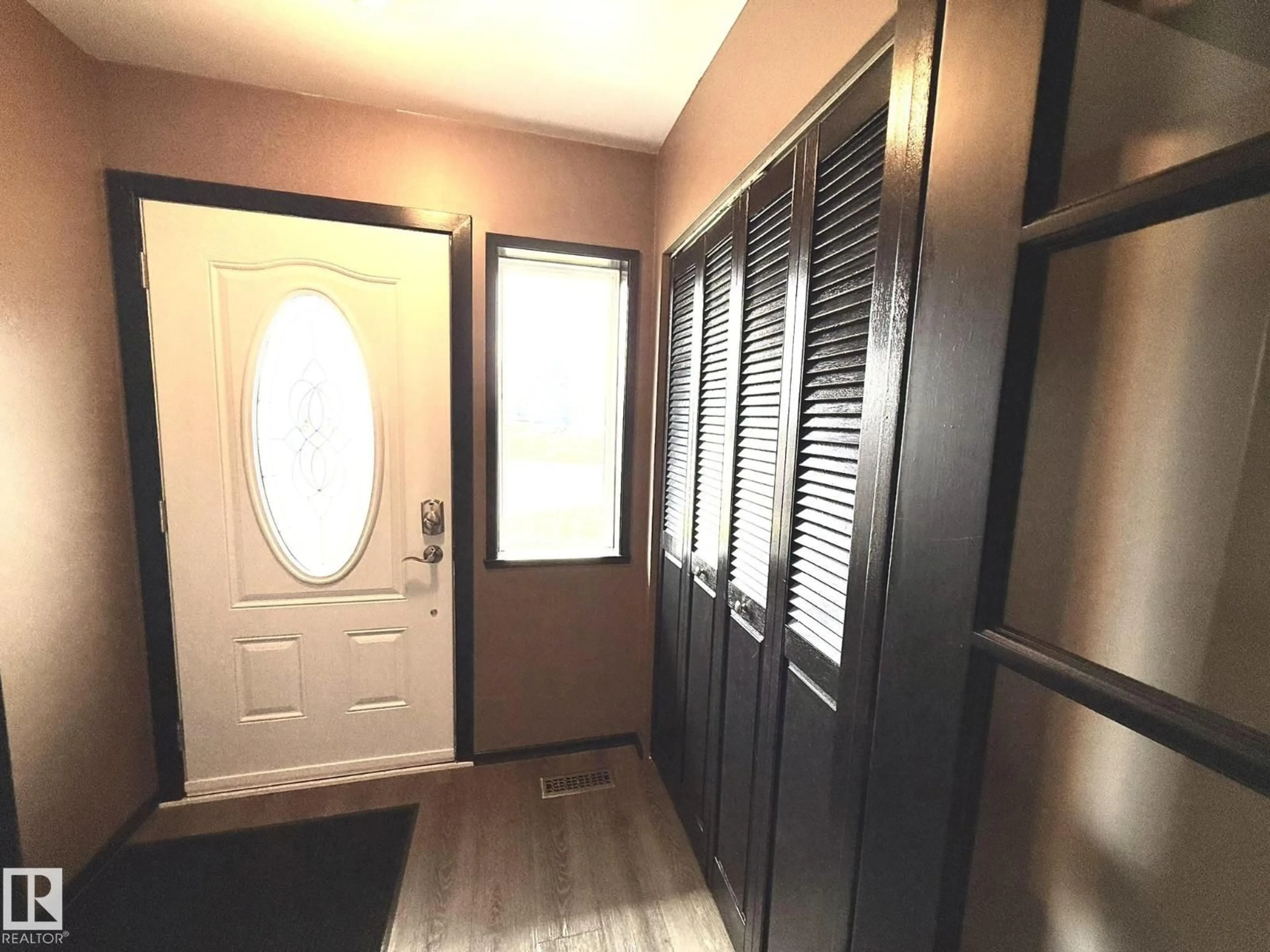Indoor entryway for 4508 57 AV, Lamont Alberta T0B2R0