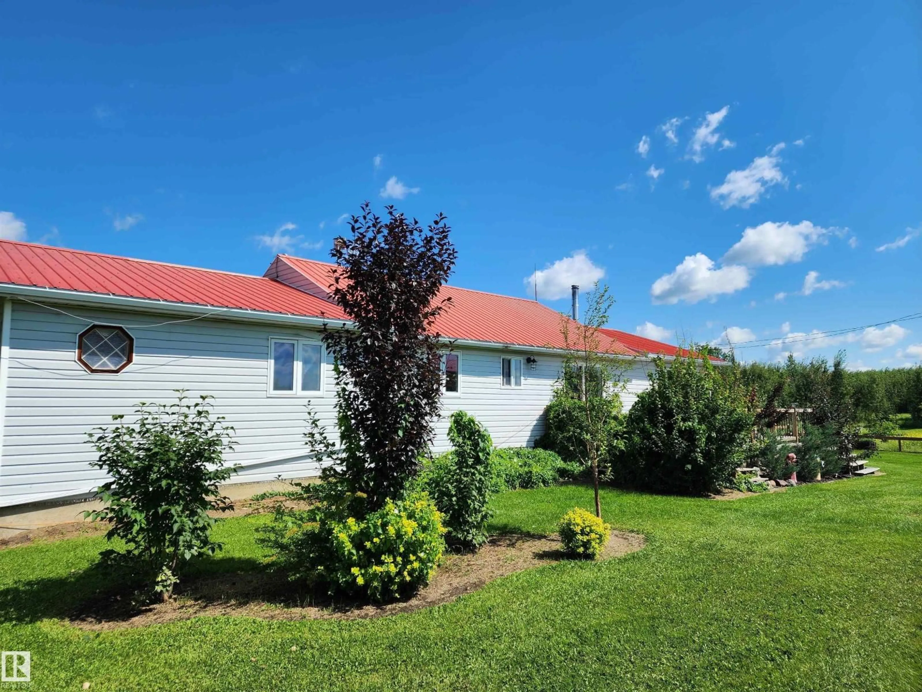A pic from outside/outdoor area/front of a property/back of a property/a pic from drone, unknown for 56223 RGE ROAD 33, Rural Lac Ste. Anne County Alberta T0E1A0