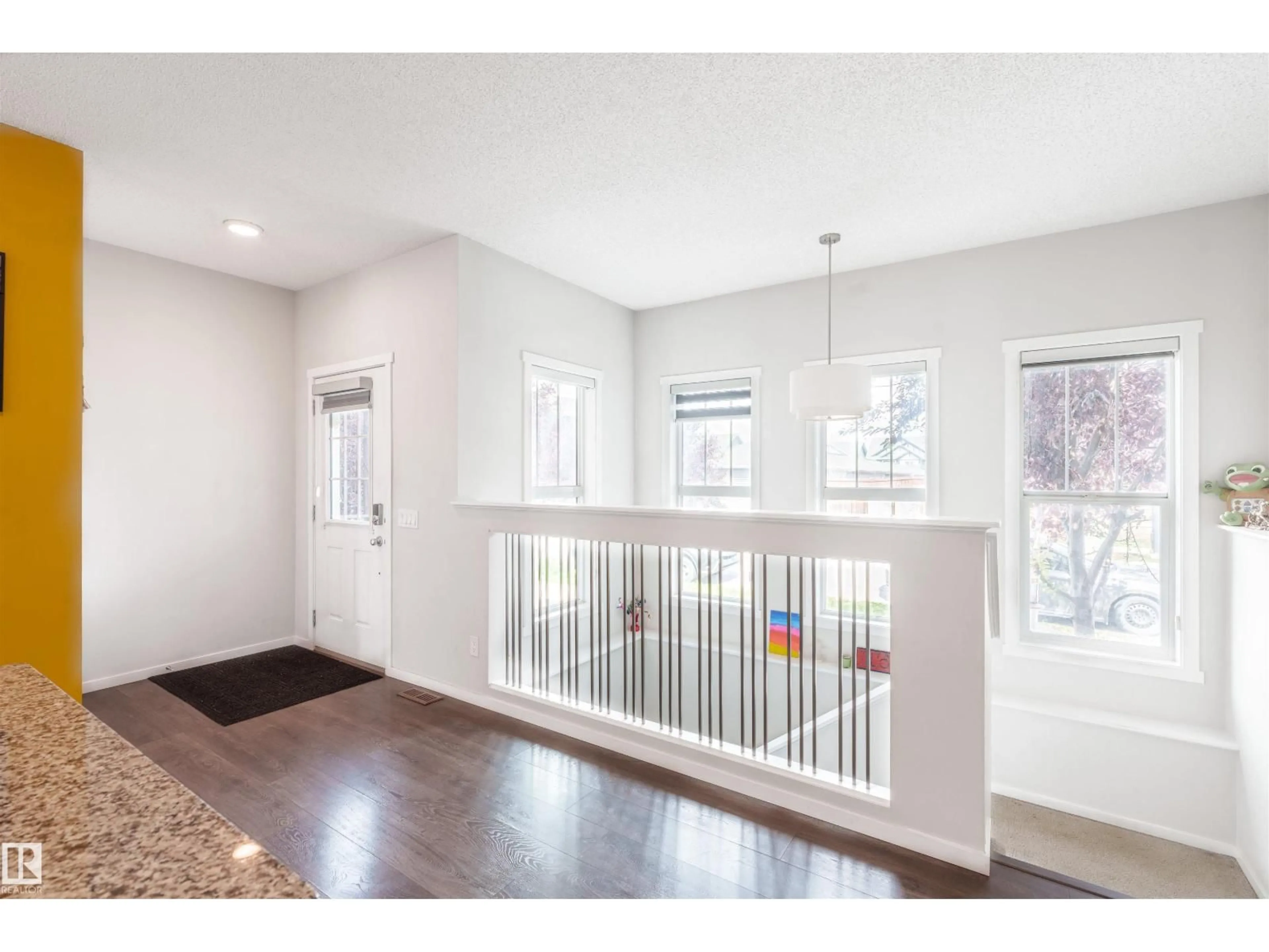 Indoor entryway for 2617 CHOKECHERRY LN, Edmonton Alberta T6X0S4
