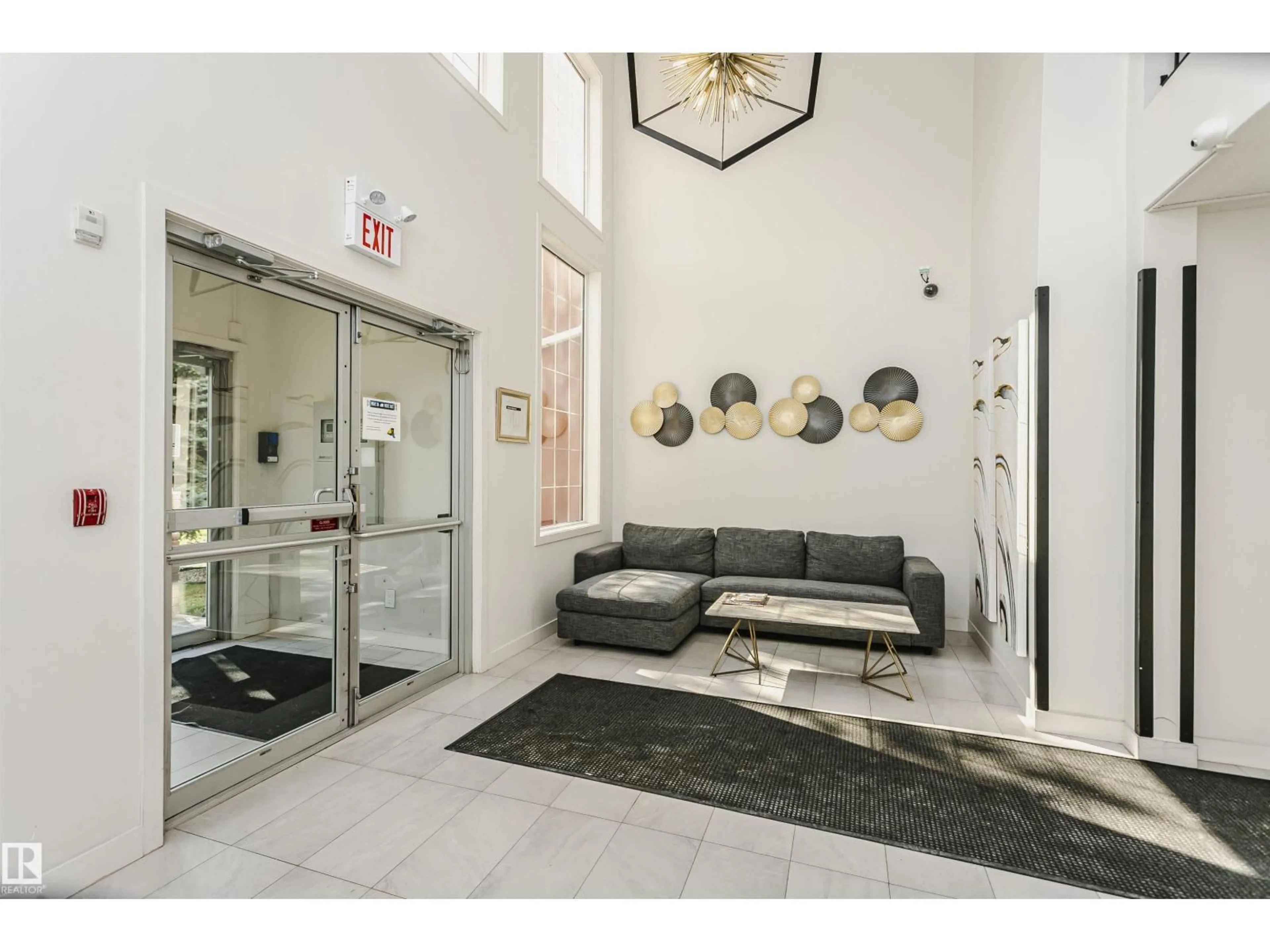 Indoor foyer for #106 - 12110 106 AV, Edmonton Alberta T5N4R9