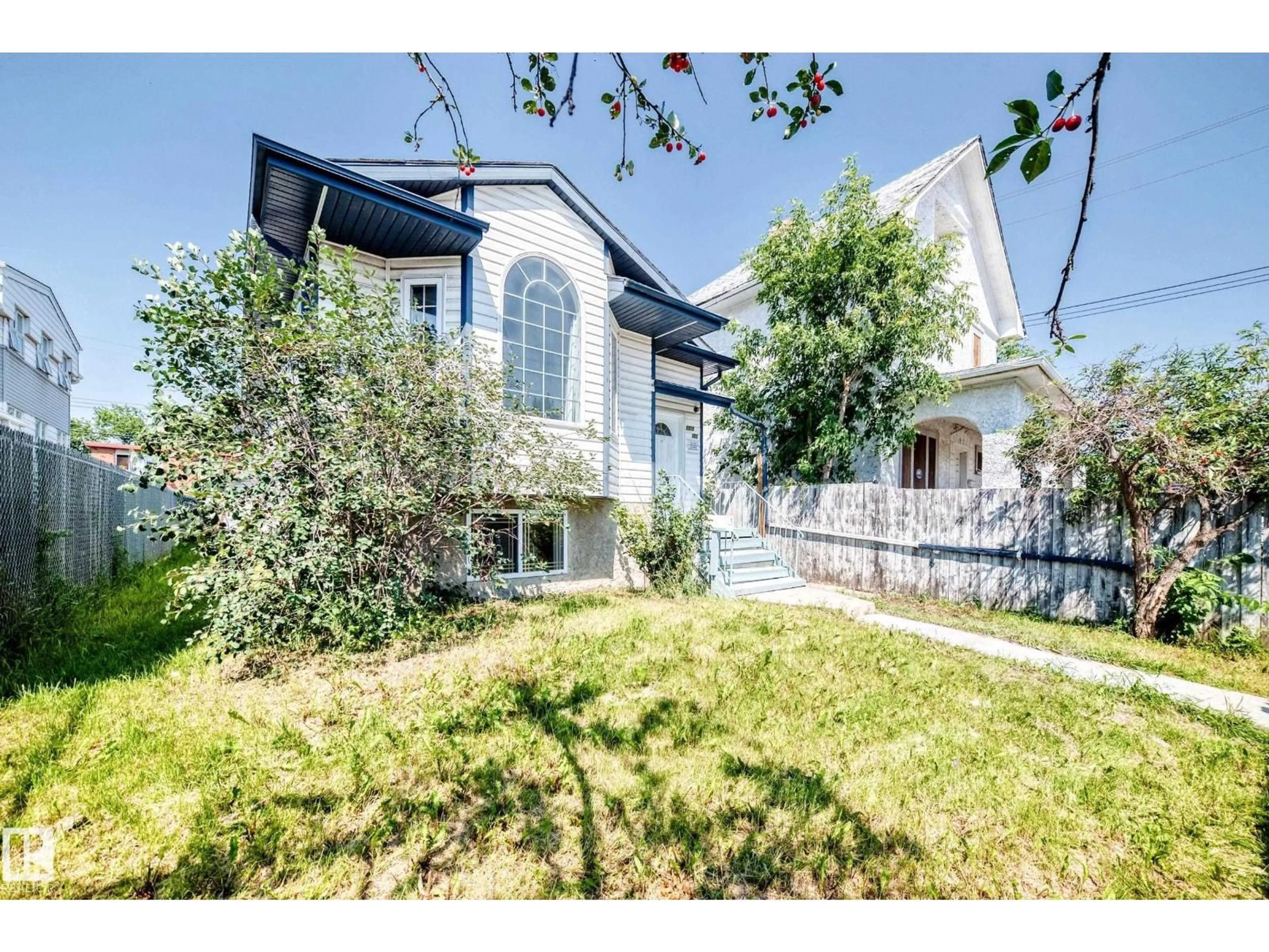 A pic from outside/outdoor area/front of a property/back of a property/a pic from drone, street for 9518 106 AV, Edmonton Alberta T5H0N2