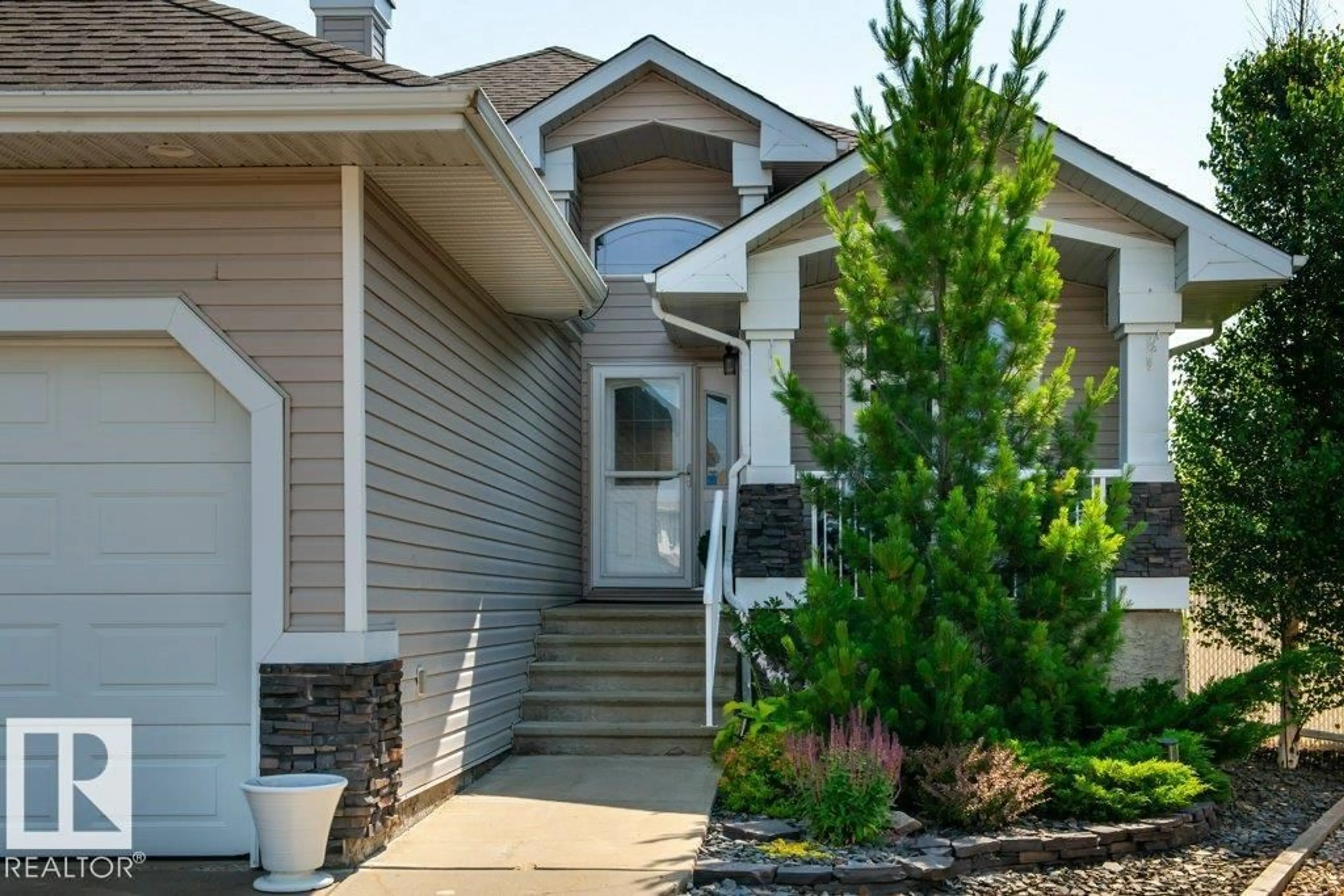 Home with vinyl exterior material, street for NW - 16103 72 ST, Edmonton Alberta T5Z3T7