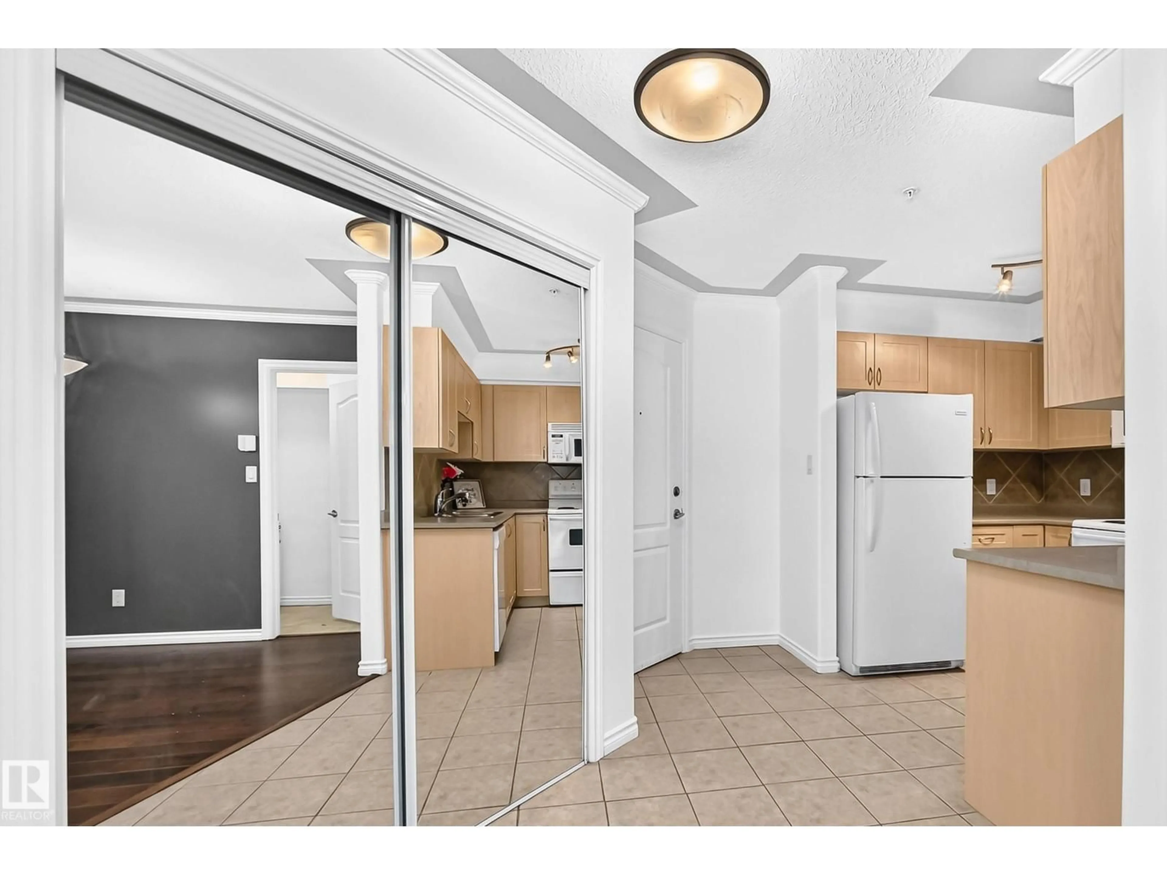 Unknown for 105 - 9938 104 ST NW, Edmonton Alberta T5K2X7