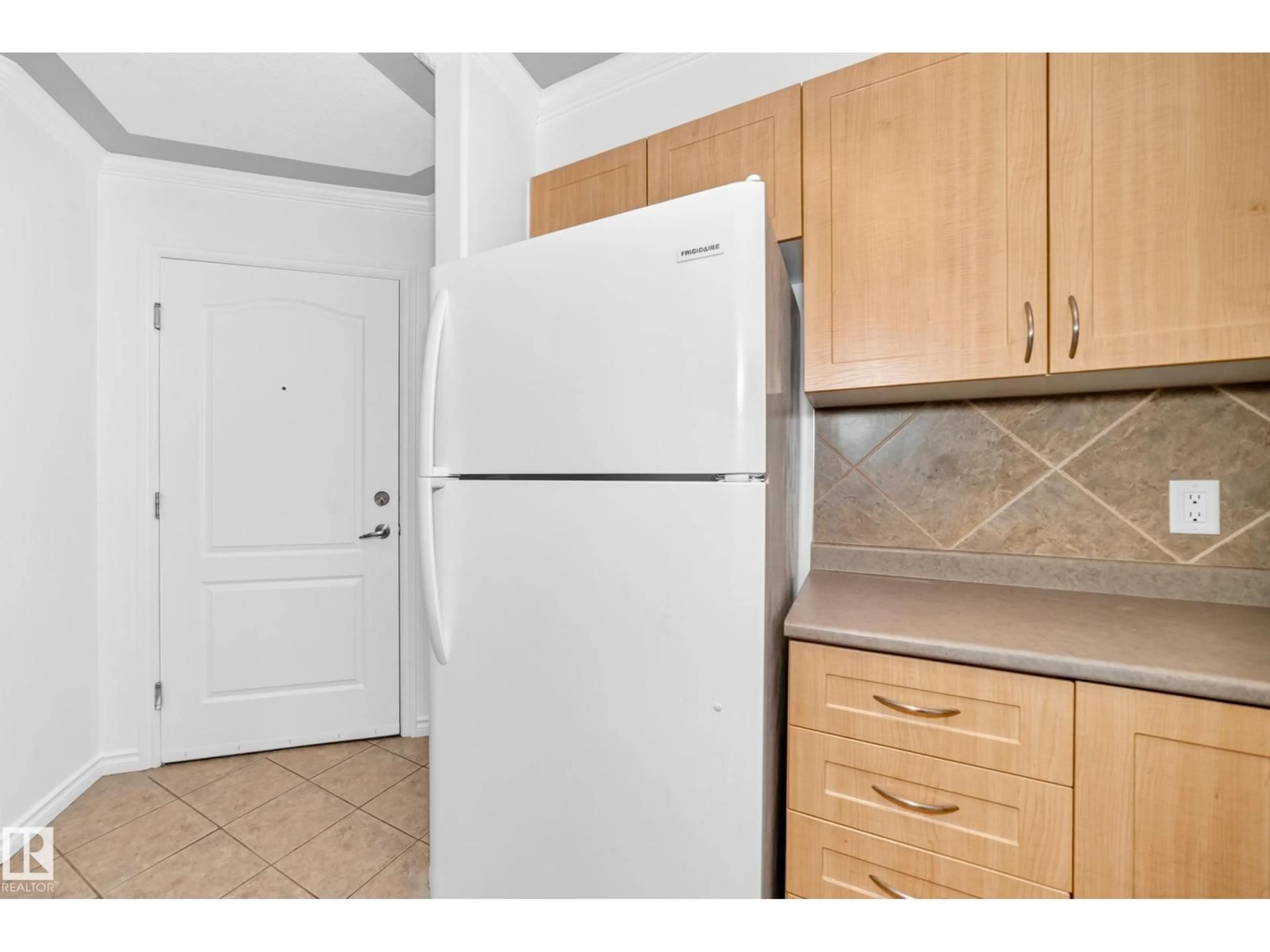 Standard kitchen, unknown for 105 - 9938 104 ST NW, Edmonton Alberta T5K2X7