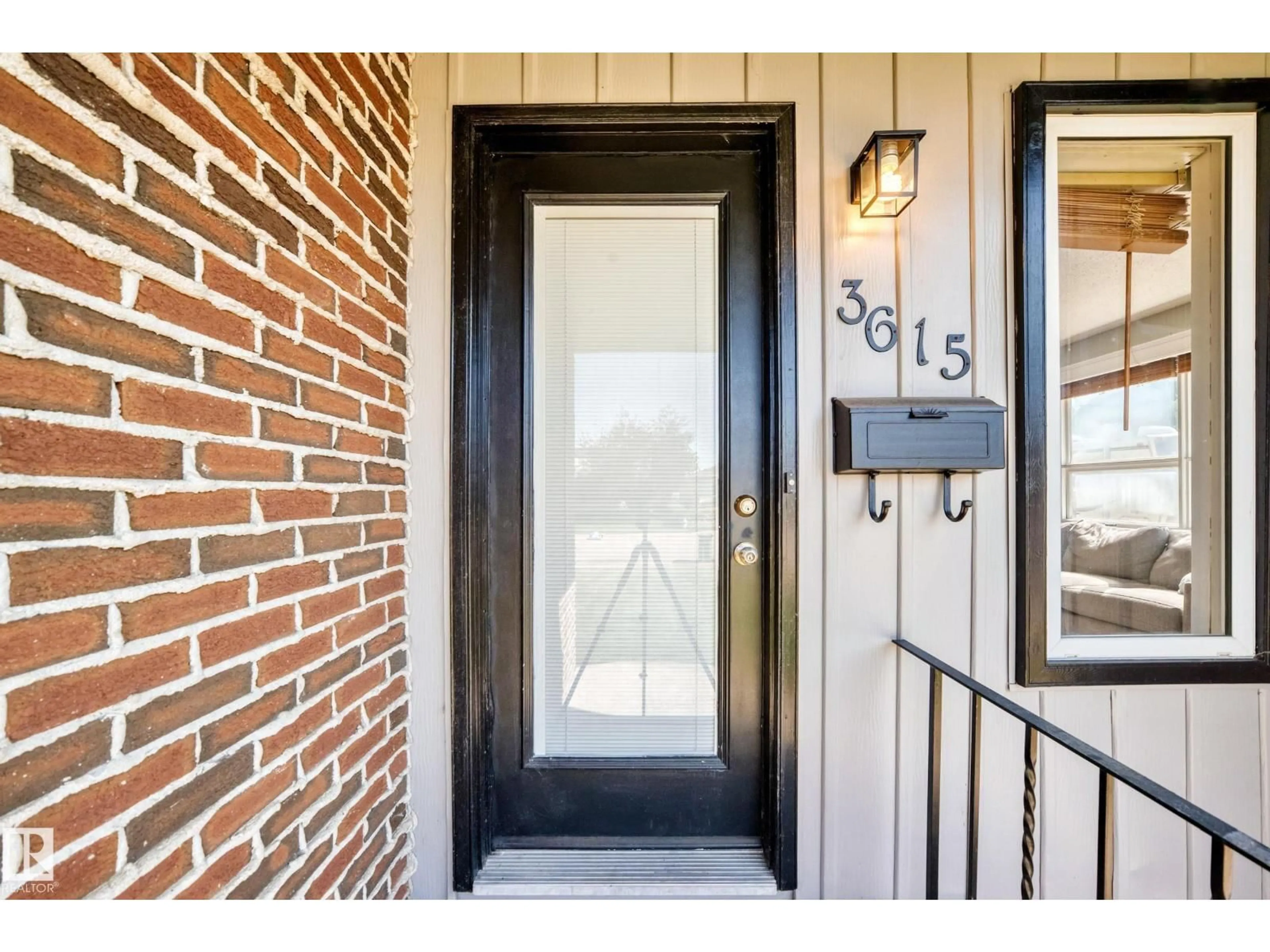 Indoor entryway for 3615 10 AV, Edmonton Alberta T6L2L2