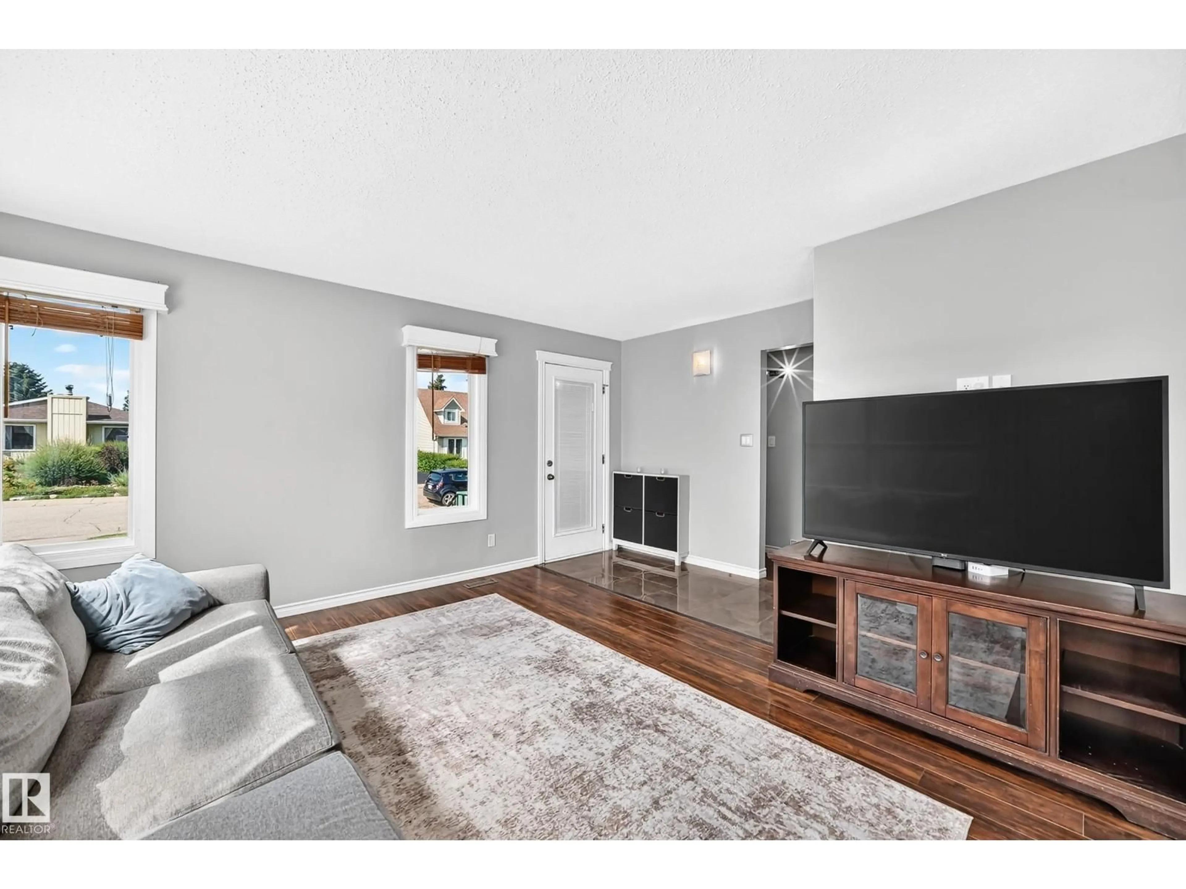 Unknown for 3615 10 AV, Edmonton Alberta T6L2L2