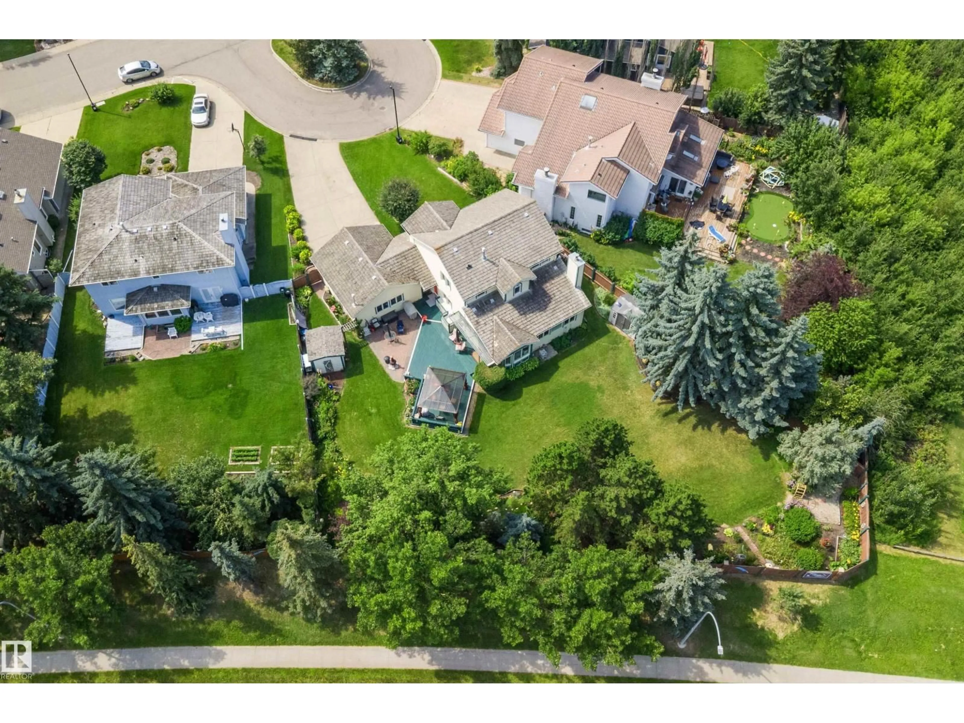 A pic from outside/outdoor area/front of a property/back of a property/a pic from drone, street for 45 BLUE QUILL CR, Edmonton Alberta T6J6C5
