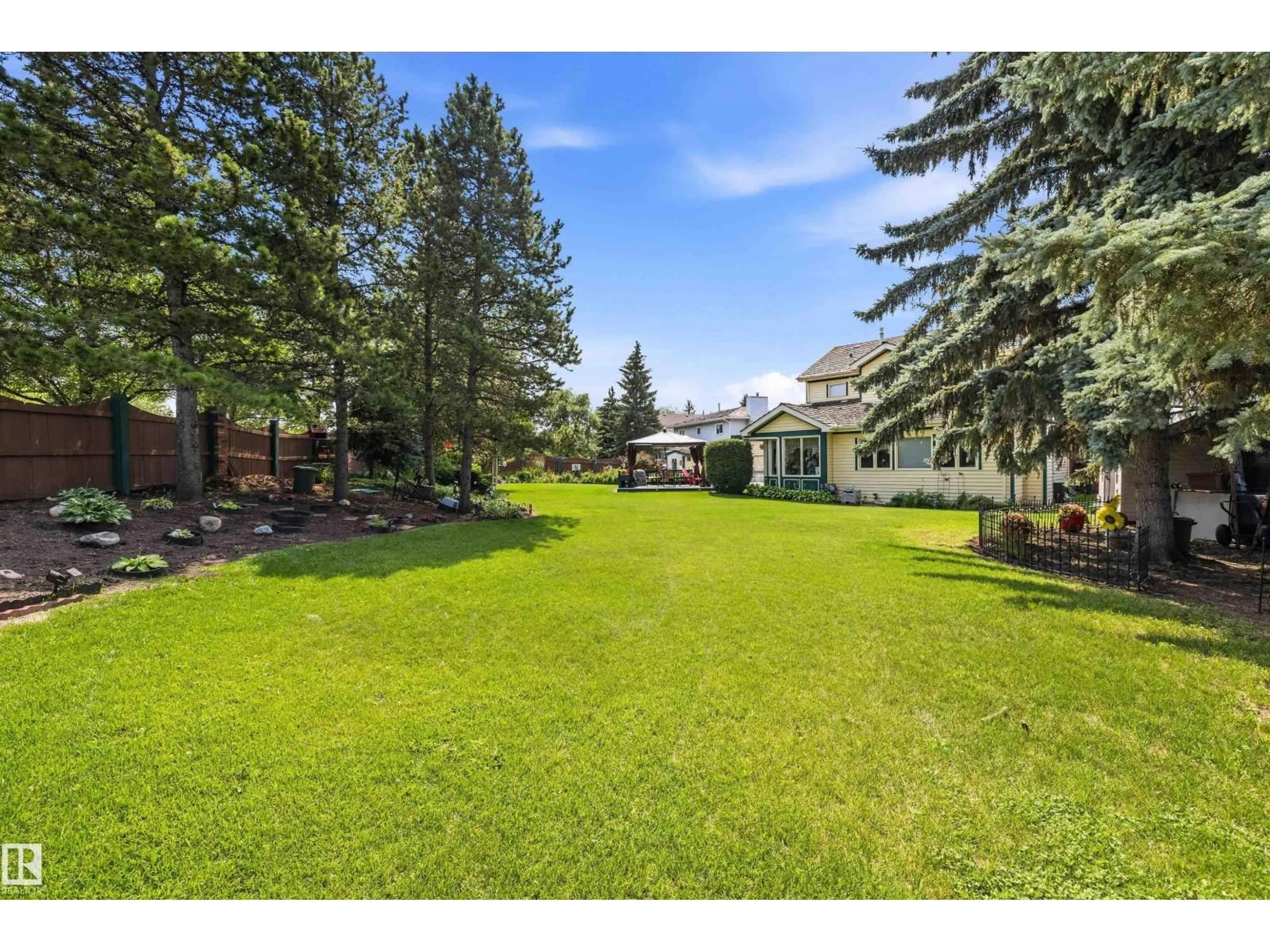 A pic from outside/outdoor area/front of a property/back of a property/a pic from drone, mountain view for 45 BLUE QUILL CR, Edmonton Alberta T6J6C5