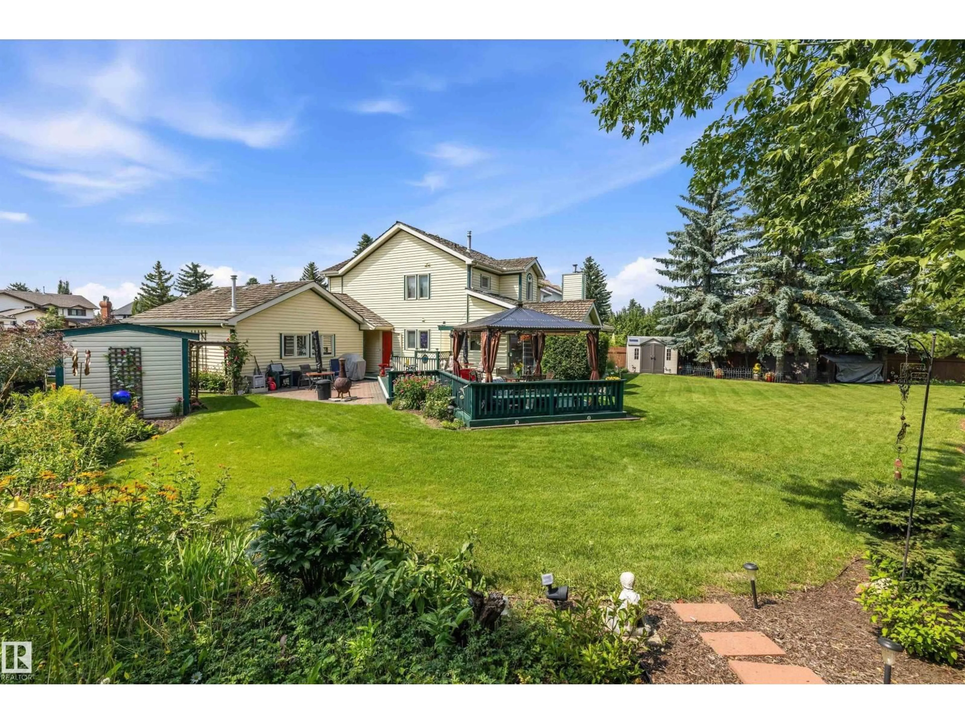 A pic from outside/outdoor area/front of a property/back of a property/a pic from drone, street for 45 BLUE QUILL CR, Edmonton Alberta T6J6C5